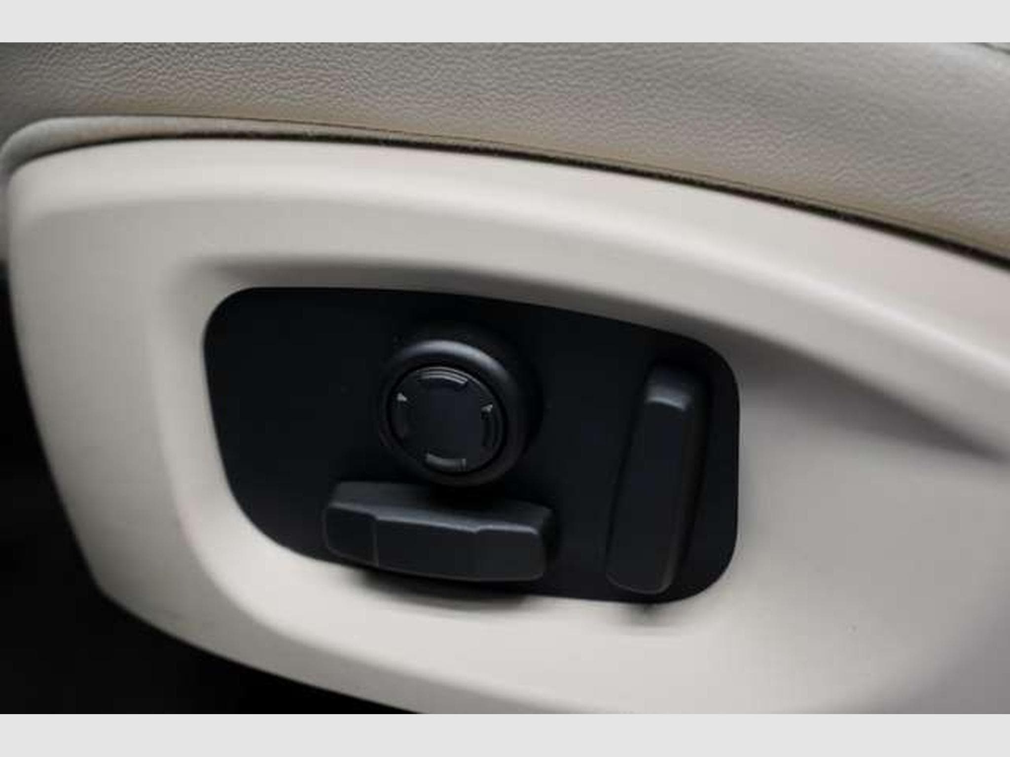 Jaguar F-Pace Prestige AWD *Pano *20Zoll *Navi (2017) - Photo 29