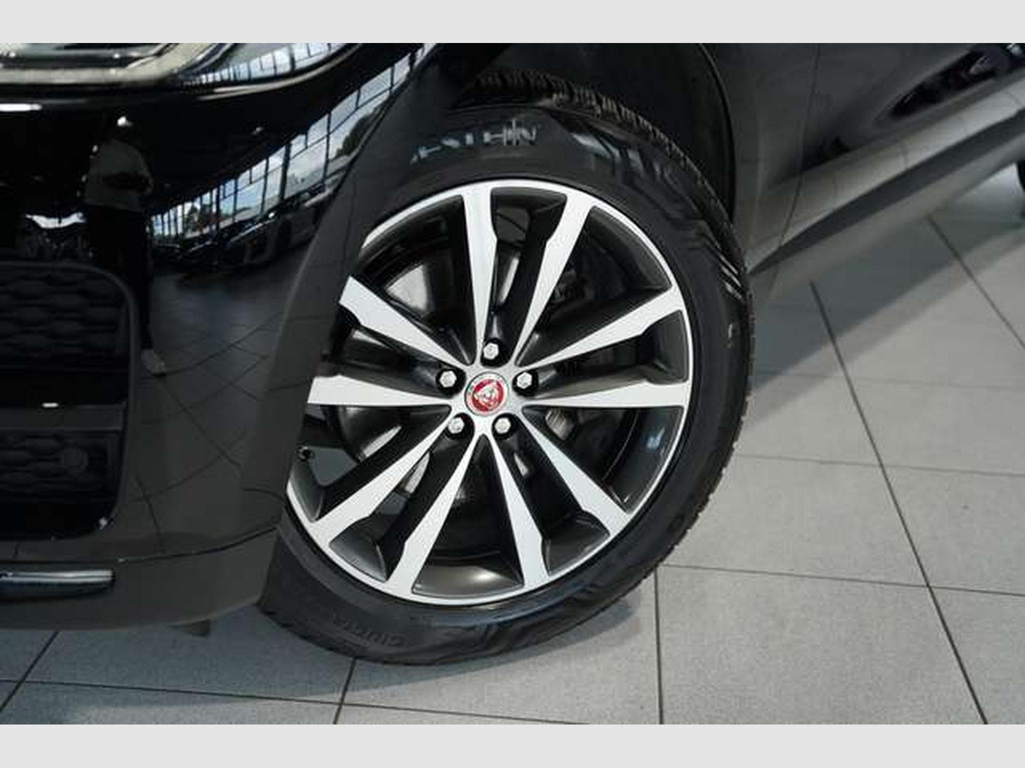Jaguar F-Pace Prestige AWD *Pano *20Zoll *Navi (2017) - Photo 3