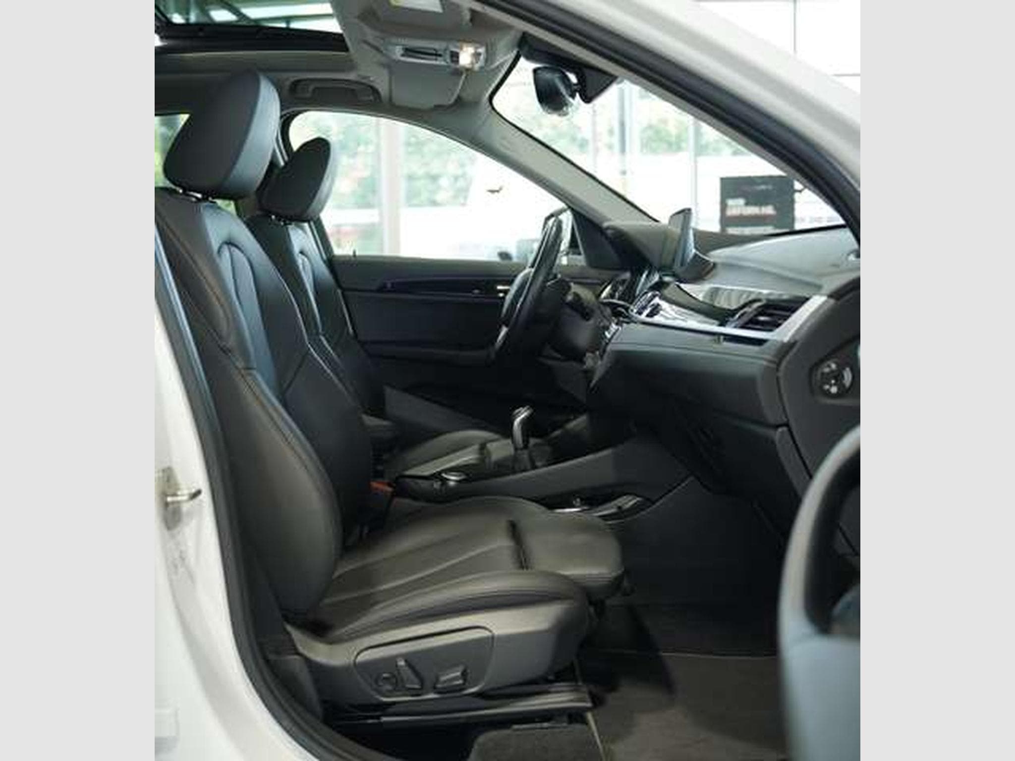 BMW X1 sDrive 18 i Sport Line 1.H *18 *Pano *Memory (2021) - Foto 12