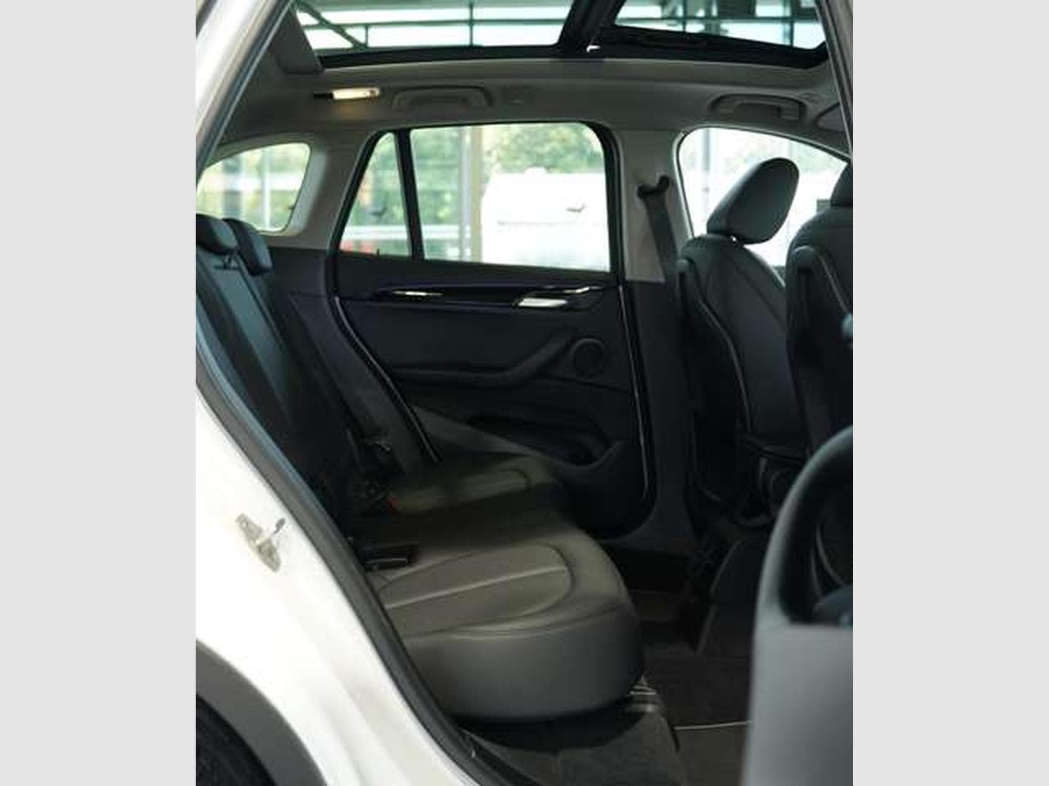 BMW X1 sDrive 18 i Sport Line 1.H *18 *Pano *Memory (2021) - Foto 17