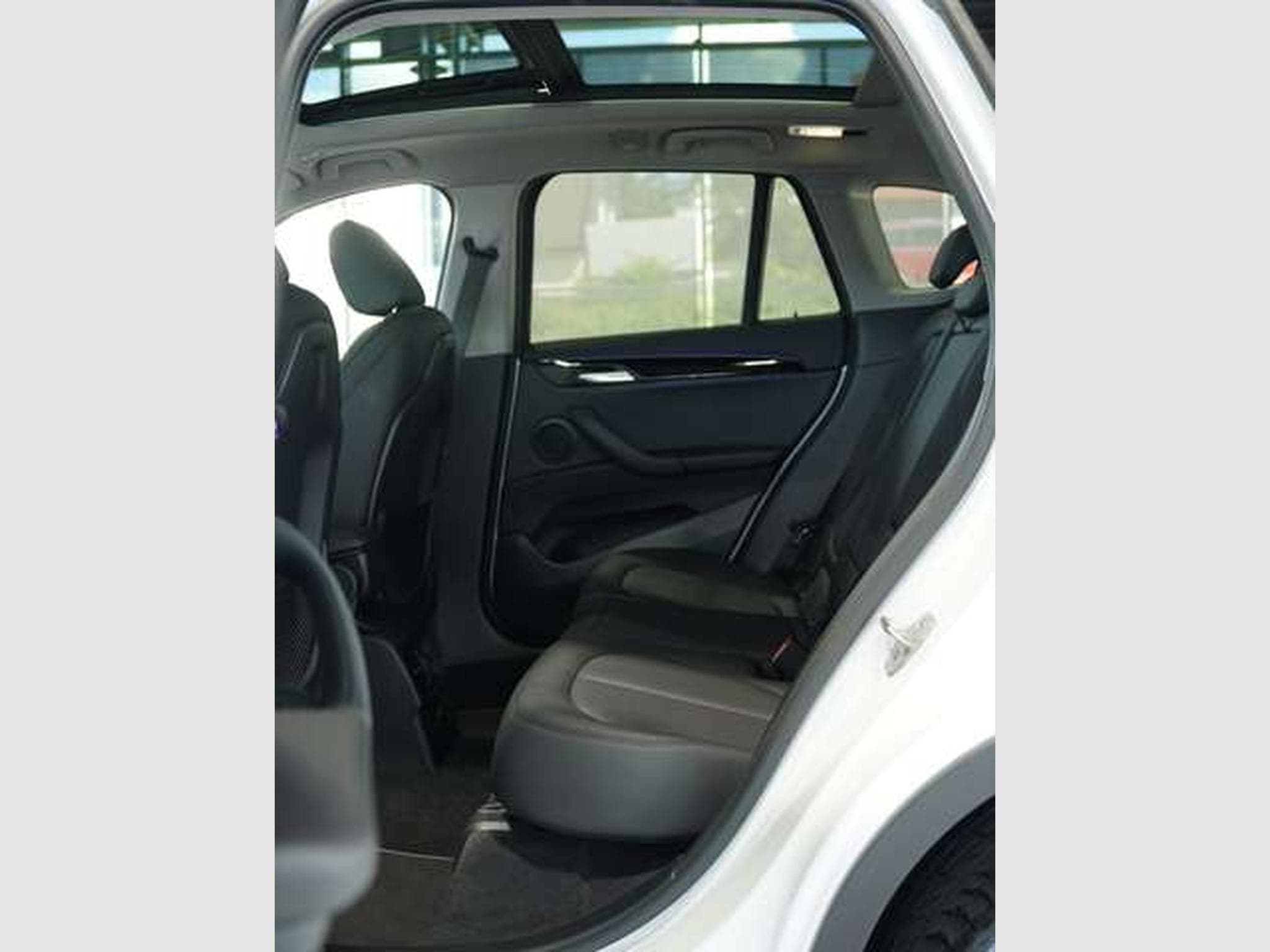 BMW X1 sDrive 18 i Sport Line 1.H *18 *Pano *Memory (2021) - Foto 19