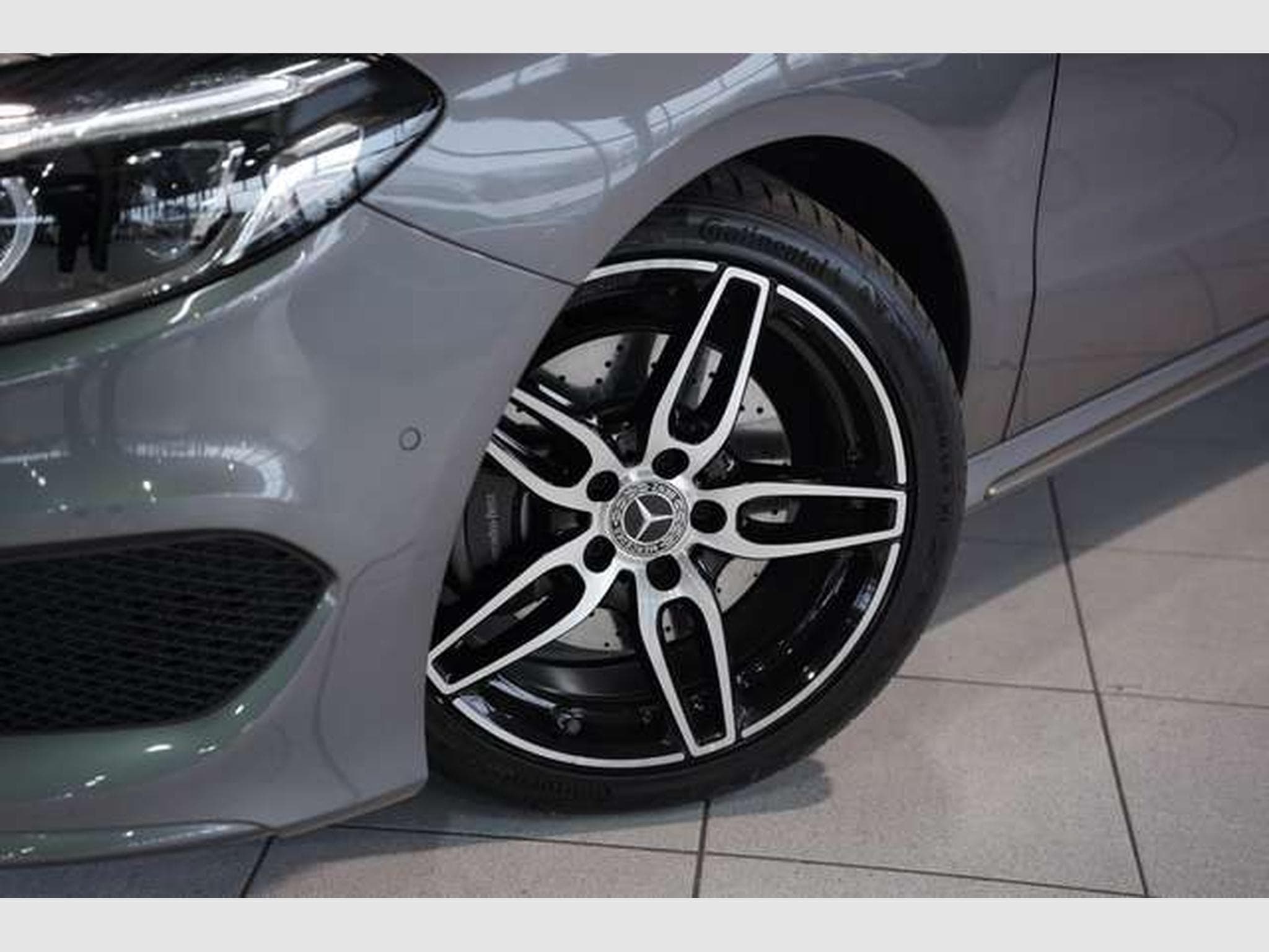 Mercedes B 220 4M AMG Line 1.Hand *Pano *Kamera *Night (2018) - Photo 3