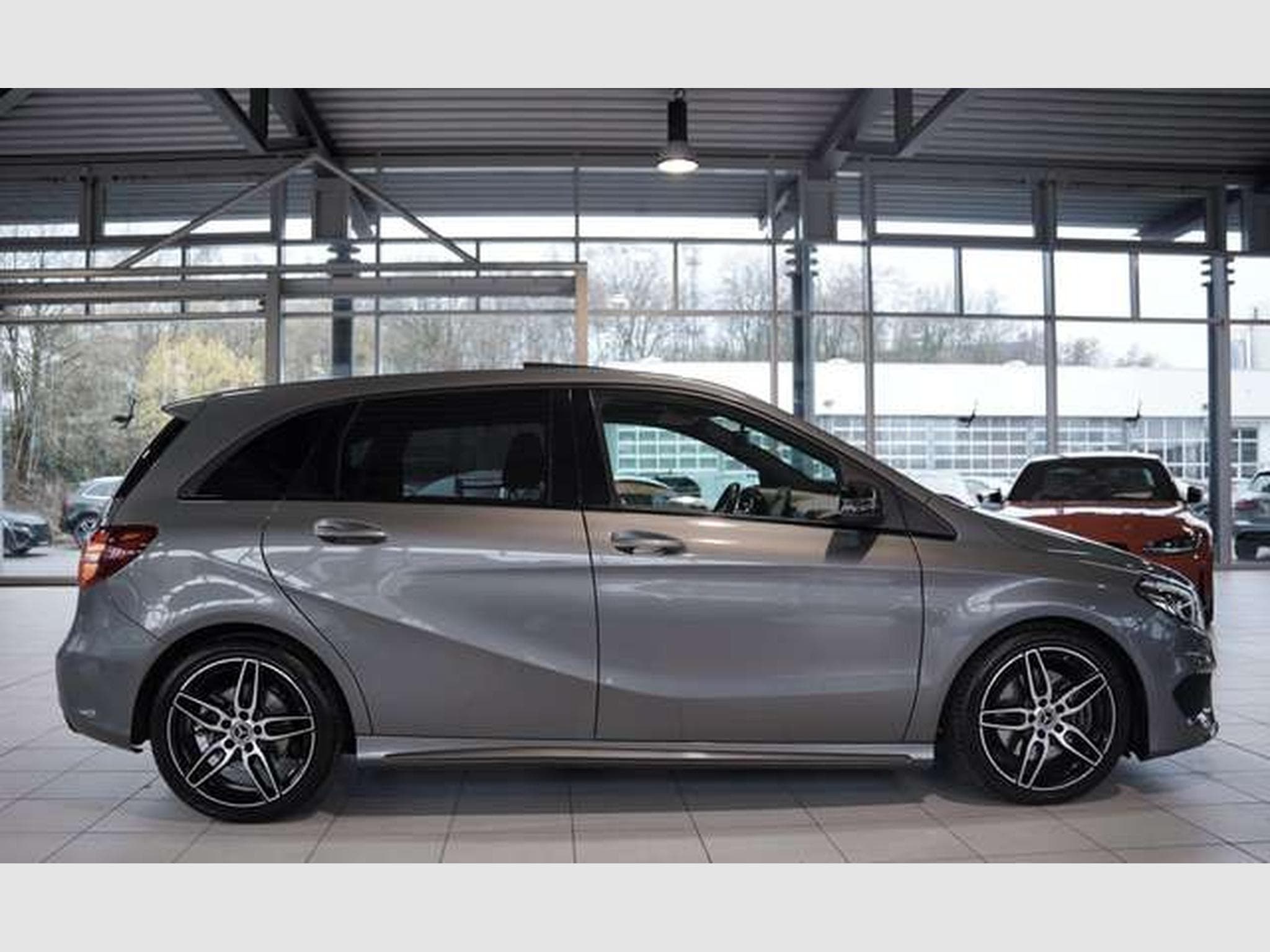 Mercedes B 220 4M AMG Line 1.Hand *Pano *Kamera *Night (2018) - Photo 6