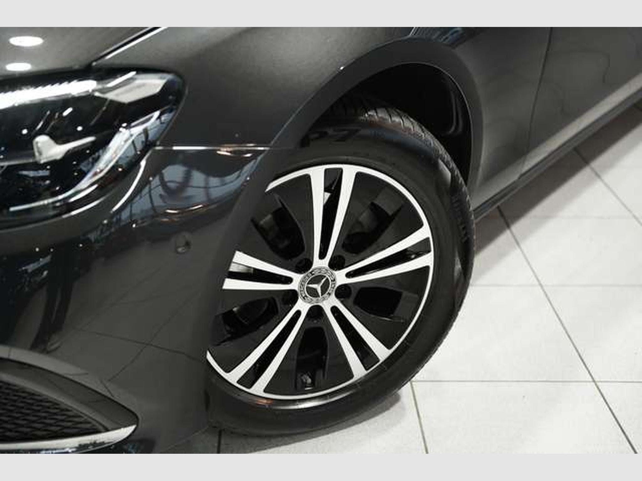 Mercedes E 220 d T Avantgarde *1.Hand *AHK *Navi *MwSt. (2023) - Photo 2