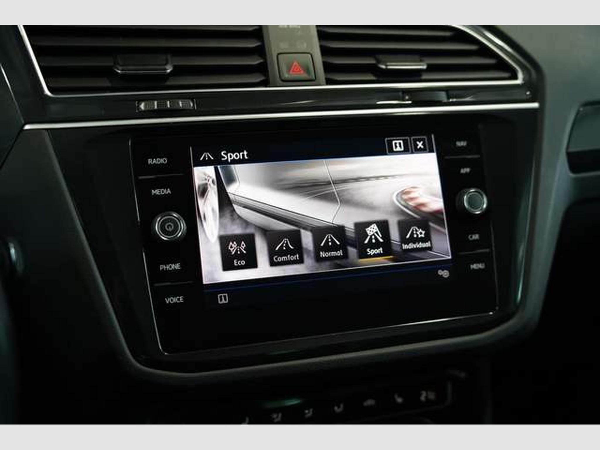 VW Tiguan 2.0 TDI DSG 4M Highline *AHK *Kam *Leder (2019) - Photo 35