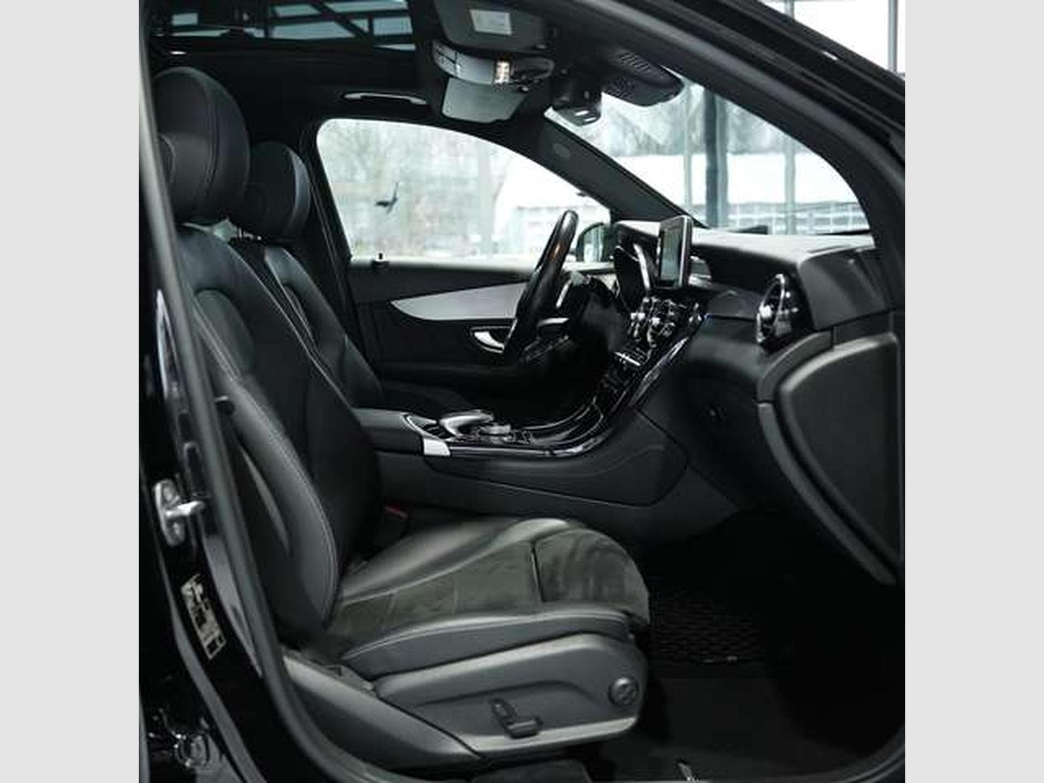 Mercedes GLC 250 4M AMG Line *20 *Pano *AHK *Navi *KeyGo (2018) - Photo 10
