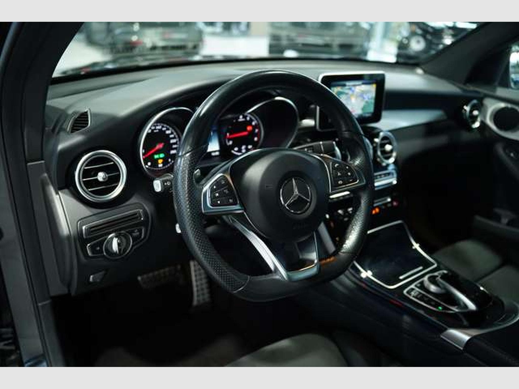 Mercedes GLC 250 4M AMG Line *20 *Pano *AHK *Navi *KeyGo (2018) - Photo 23