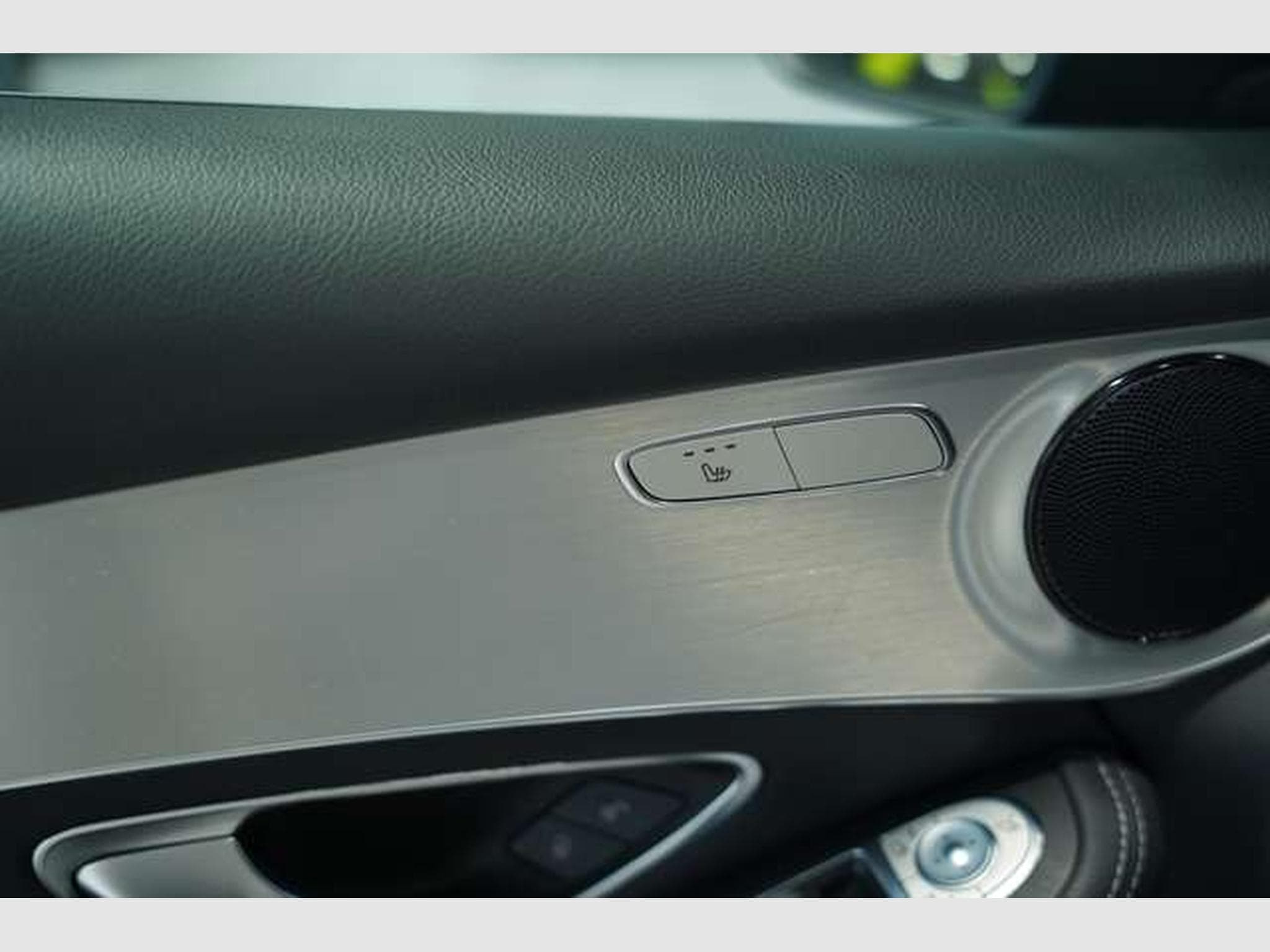 Mercedes GLC 250 4M AMG Line *20 *Pano *AHK *Navi *KeyGo (2018) - Photo 24
