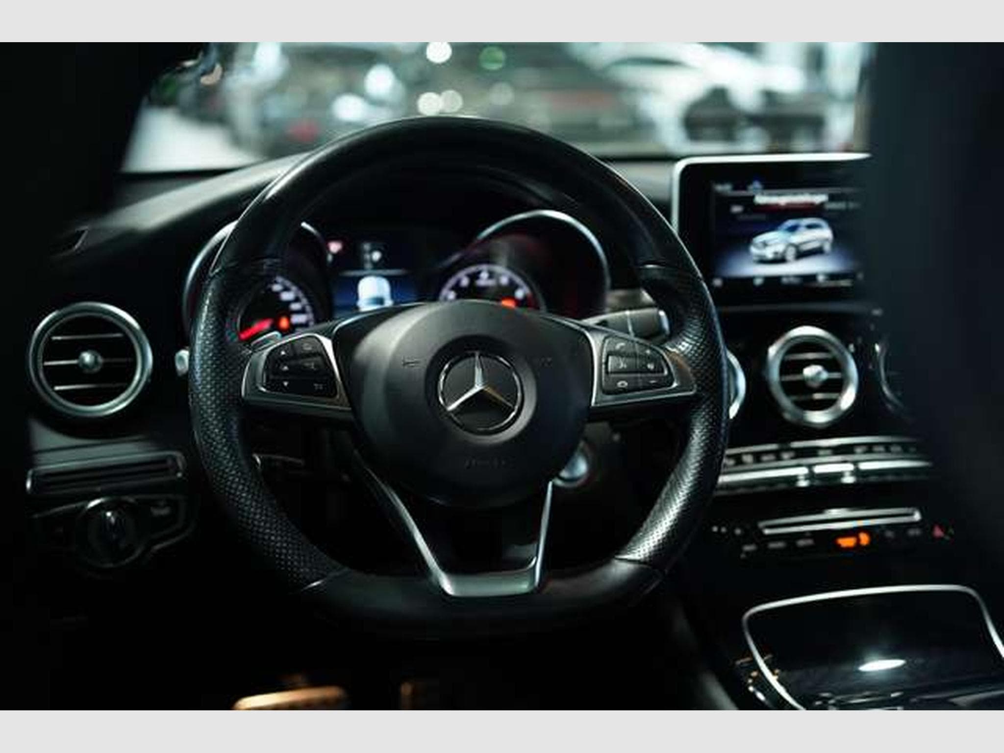 Mercedes GLC 250 4M AMG Line *20 *Pano *AHK *Navi *KeyGo (2018) - Photo 39