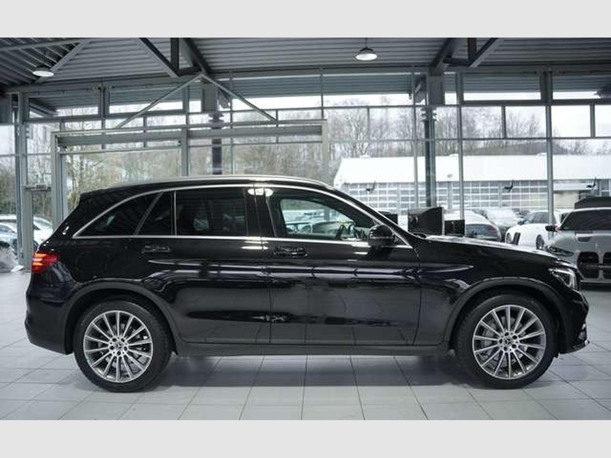 Mercedes GLC 250 4M AMG Line *20 *Pano *AHK *Navi *KeyGo (2018) - Photo 4