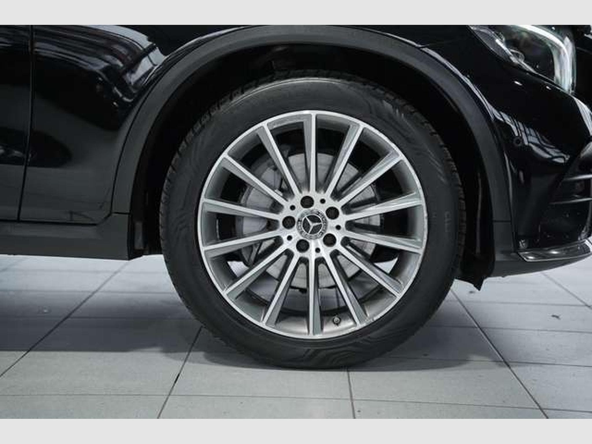 Mercedes GLC 250 4M AMG Line *20 *Pano *AHK *Navi *KeyGo (2018) - Photo 5