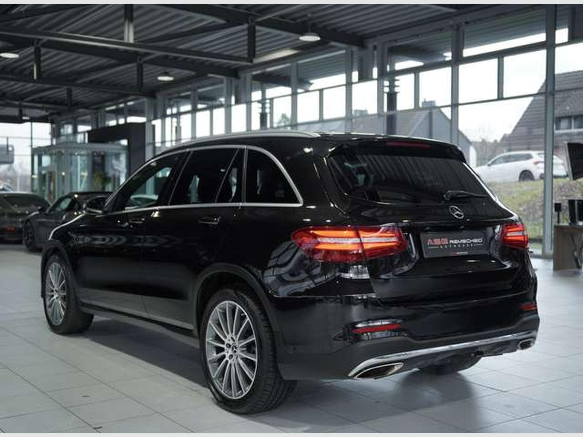 Mercedes GLC 250 4M AMG Line *20 *Pano *AHK *Navi *KeyGo (2018) - Photo 8