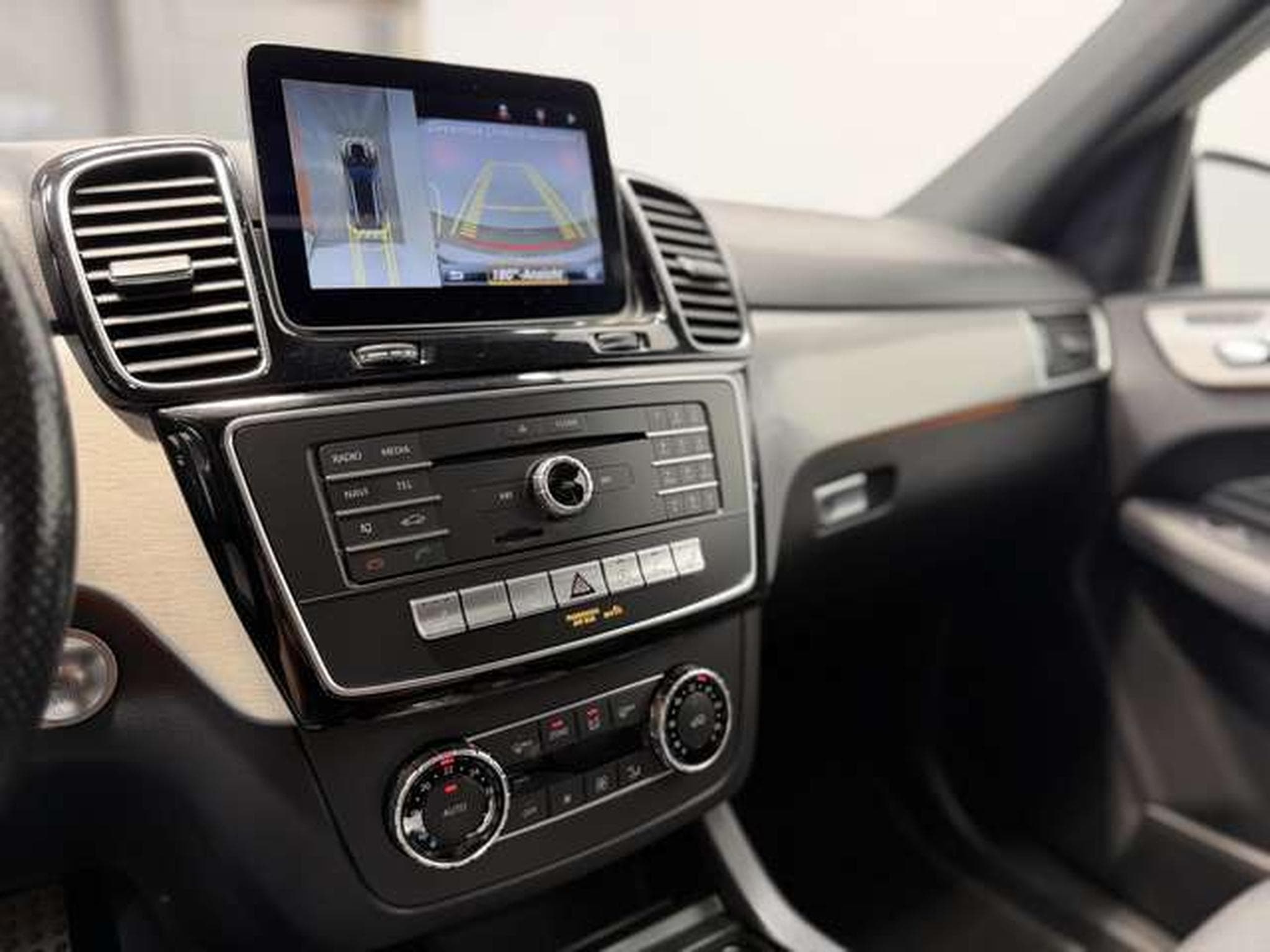 Mercedes GLE 350 d 4M AMG Line 2.H *Pano*Night*AHK*Memory (2018) - Photo 10