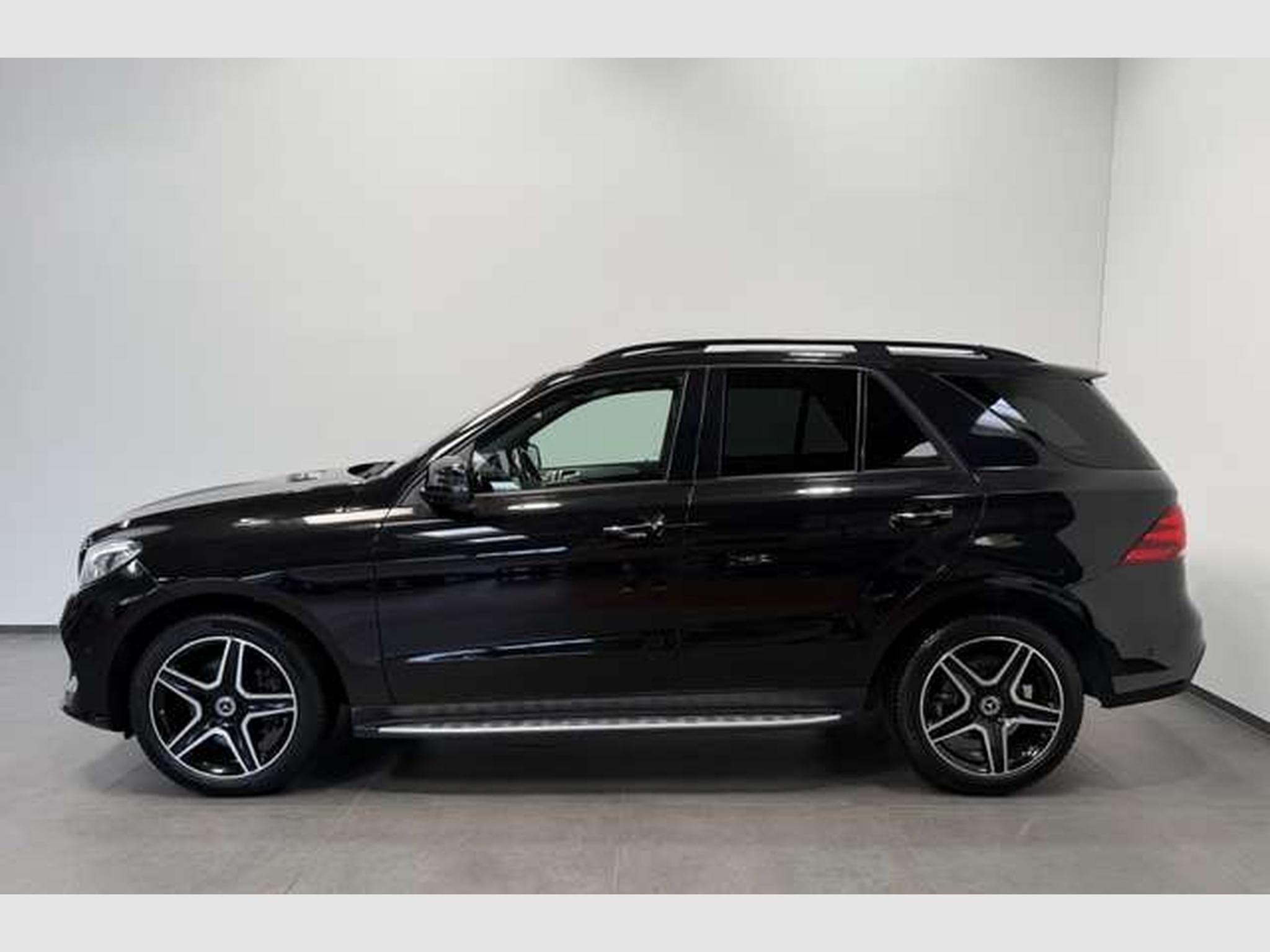 Mercedes GLE 350 d 4M AMG Line 2.H *Pano*Night*AHK*Memory (2018) - Photo 3