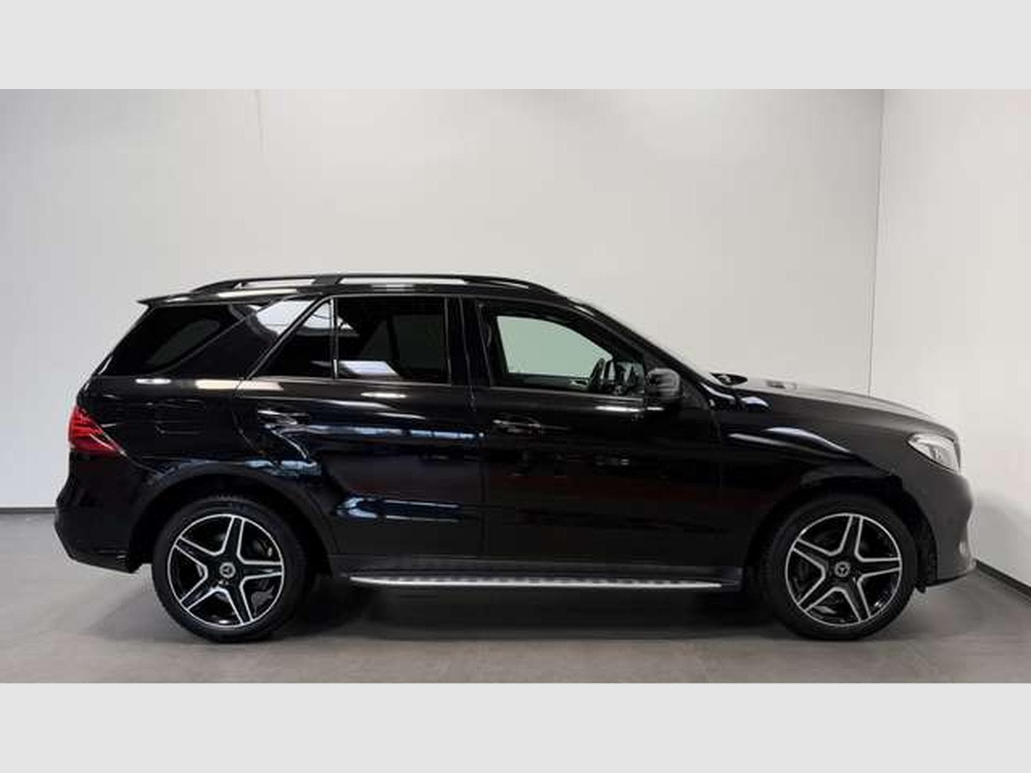 Mercedes GLE 350 d 4M AMG Line 2.H *Pano*Night*AHK*Memory (2018) - Photo 4