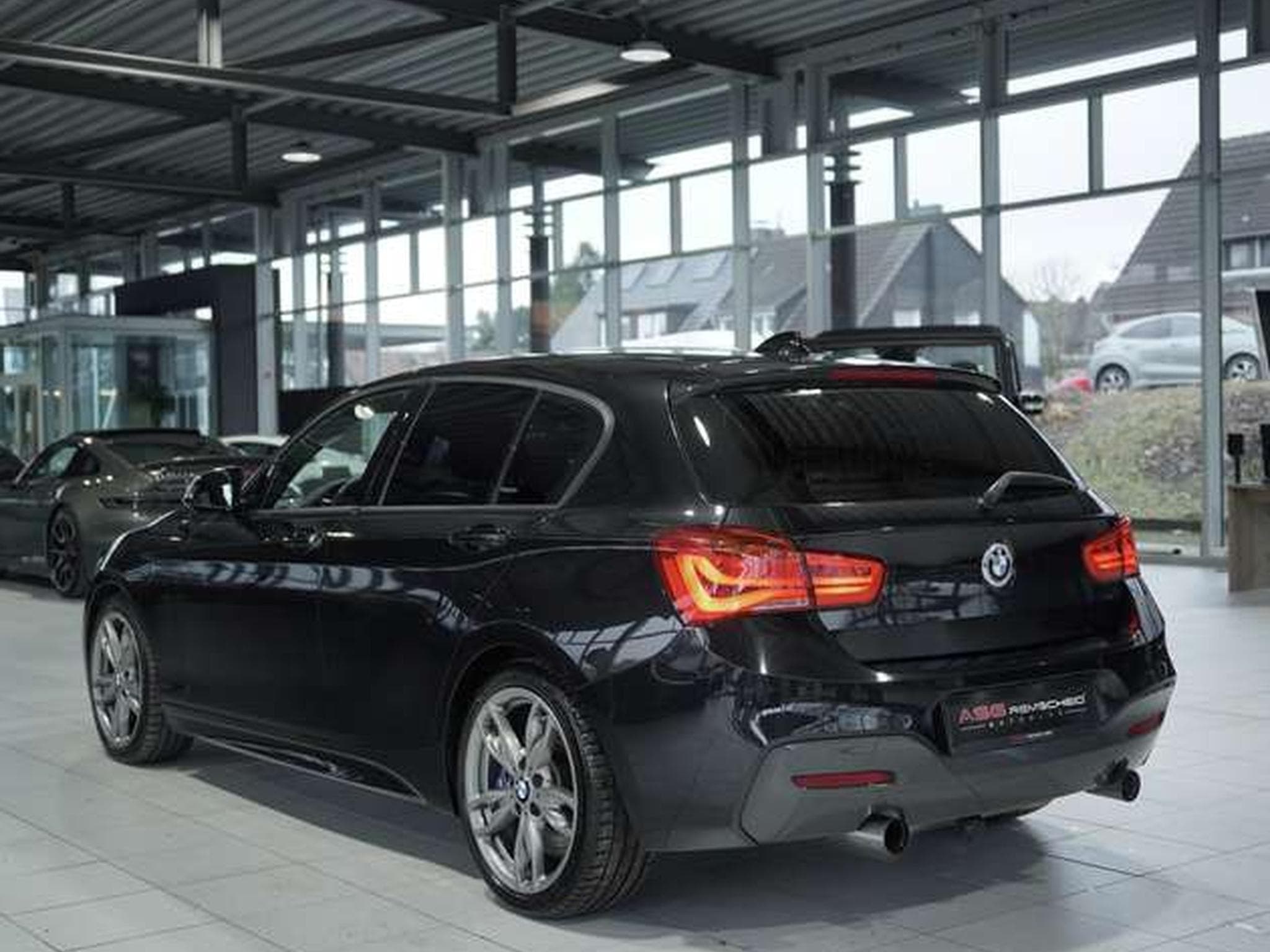 BMW M135 xDrive *H&K *PDC *AHK *Business-Paket (2016) - Foto 9