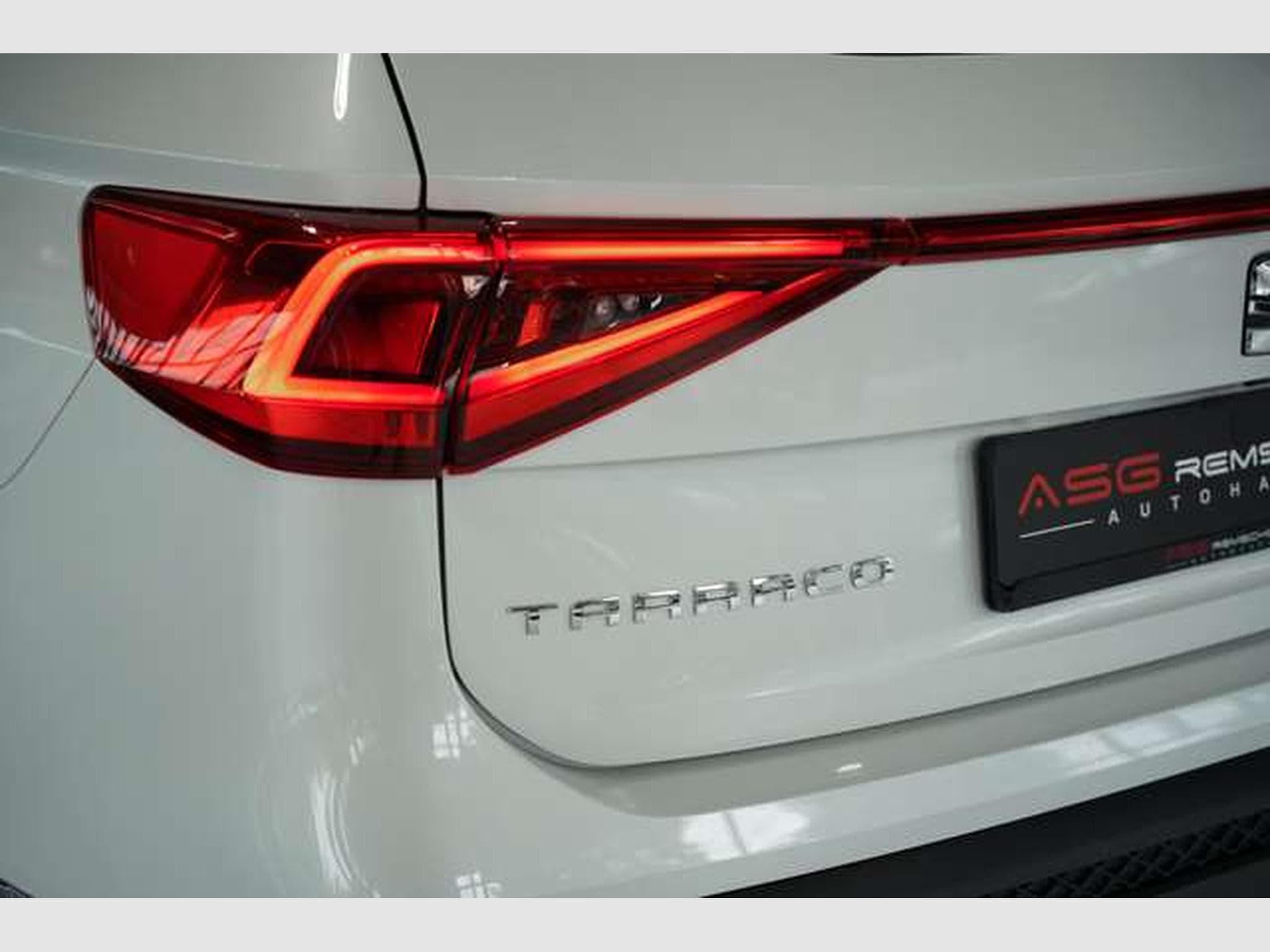 SEAT Tarraco Xcellence 4D *20 *7-Sitz*AHK*Pano*MEMO (2019) - Foto 10