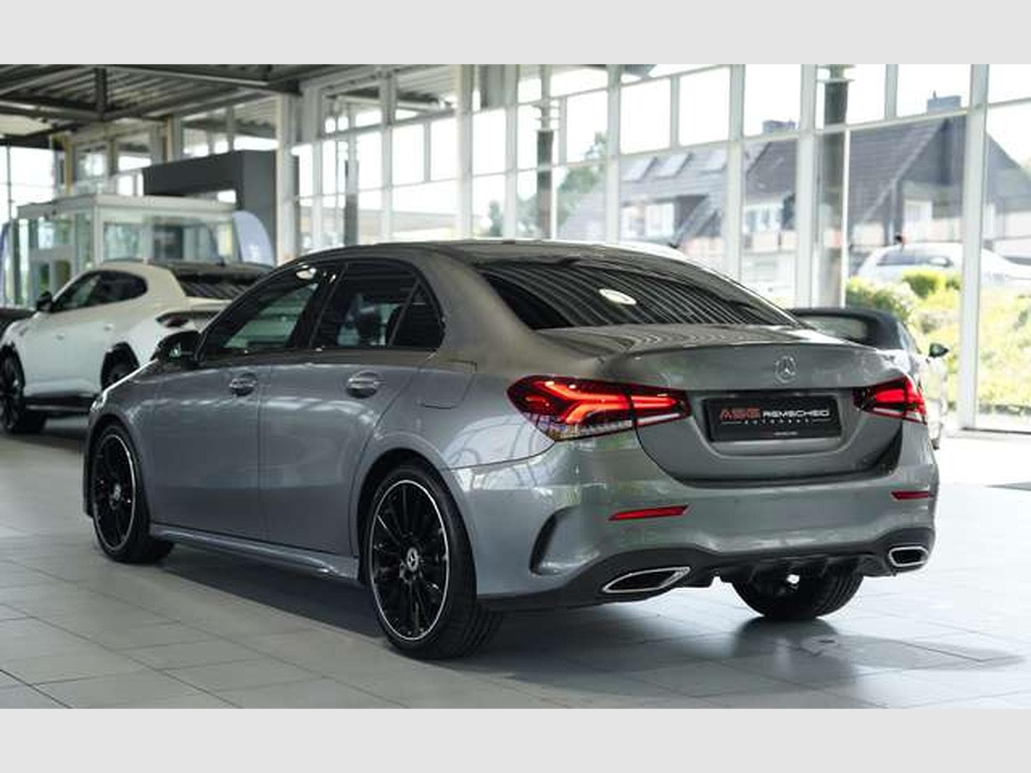 Mercedes A 200 Limousine AMG Line *2.H *19 *Night*Kamera (2022) - Foto 11