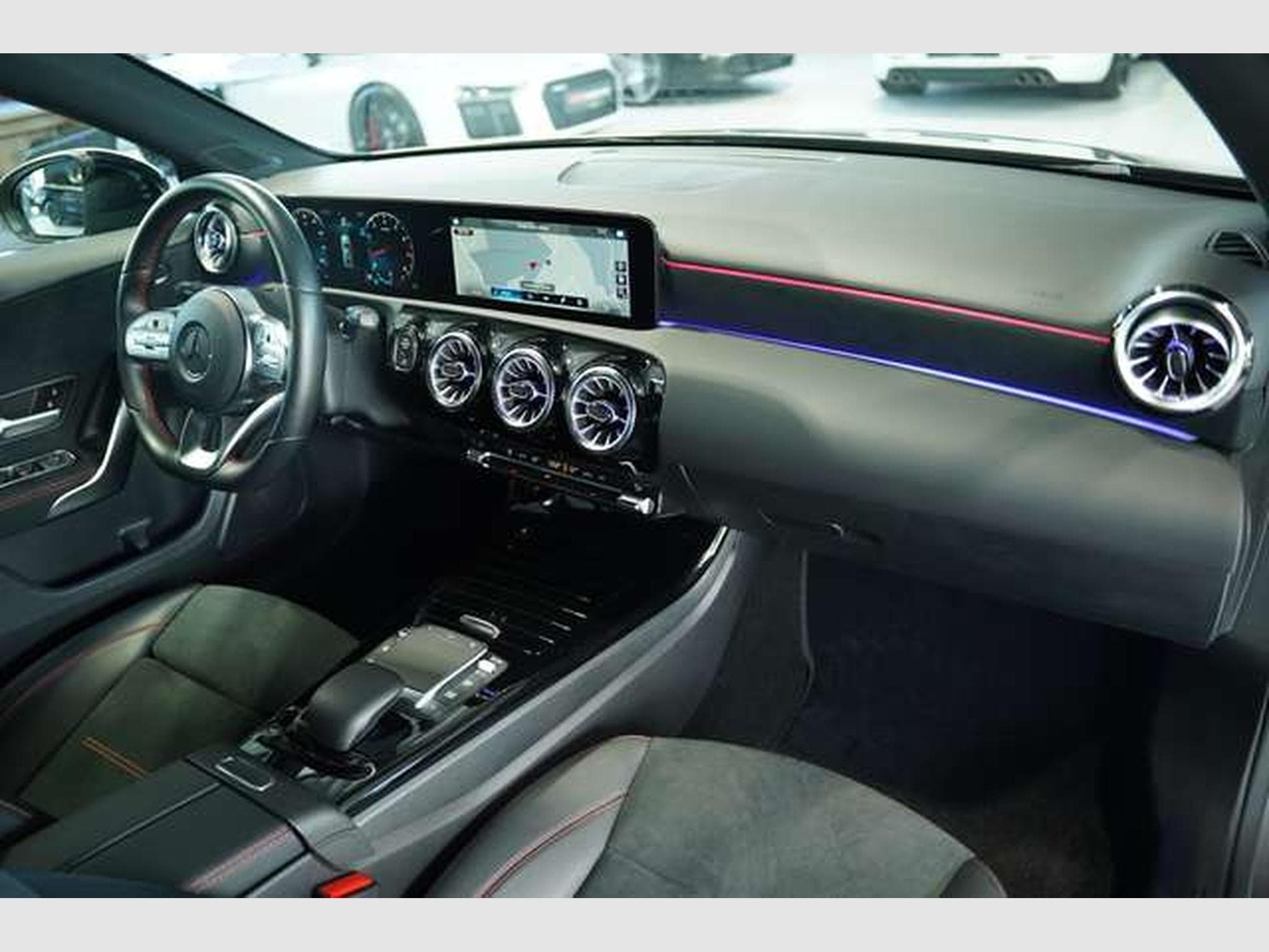 Mercedes A 200 Limousine AMG Line *2.H *19 *Night*Kamera (2022) - Foto 15