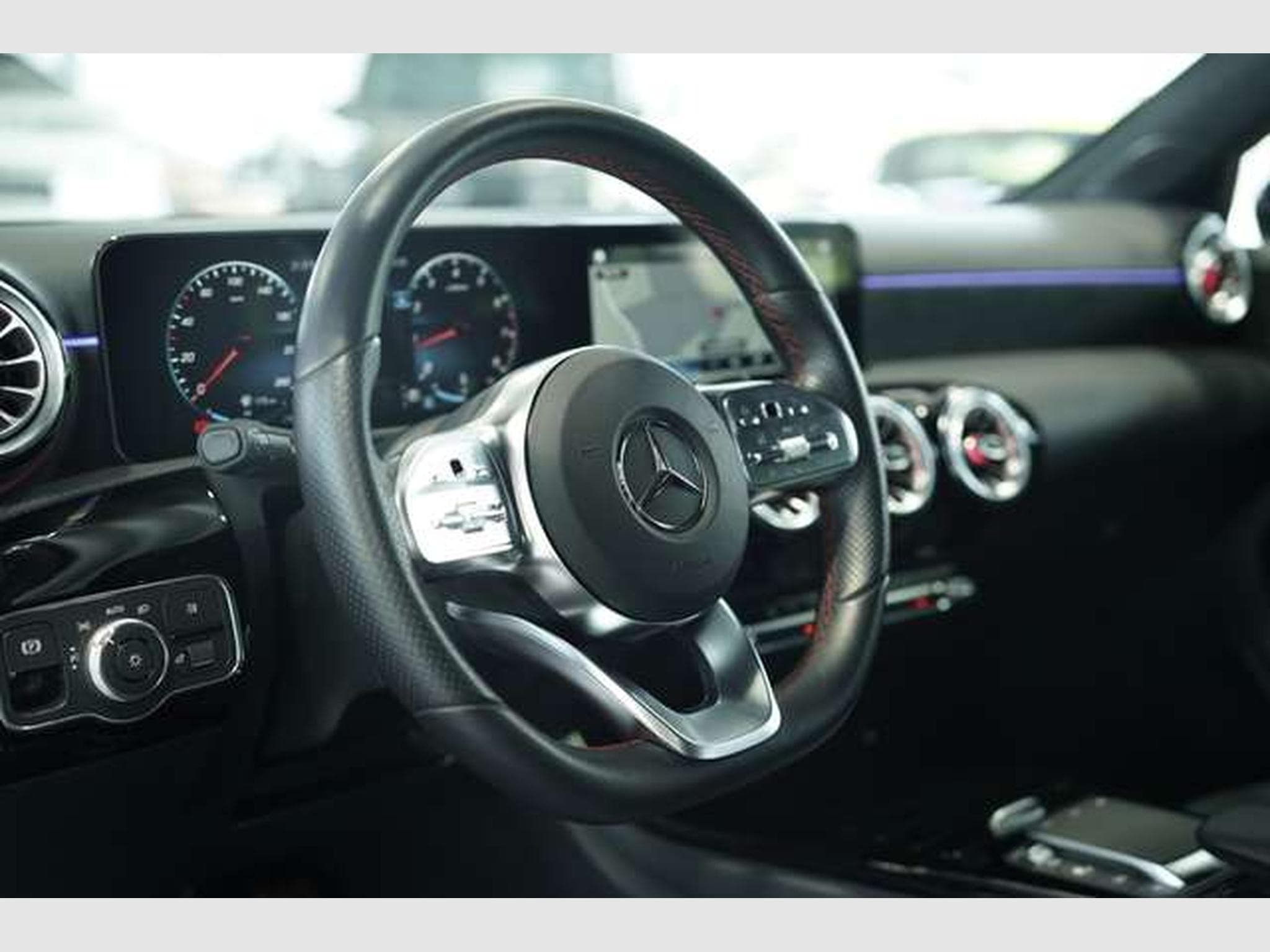 Mercedes A 200 Limousine AMG Line *2.H *19 *Night*Kamera (2022) - Foto 28