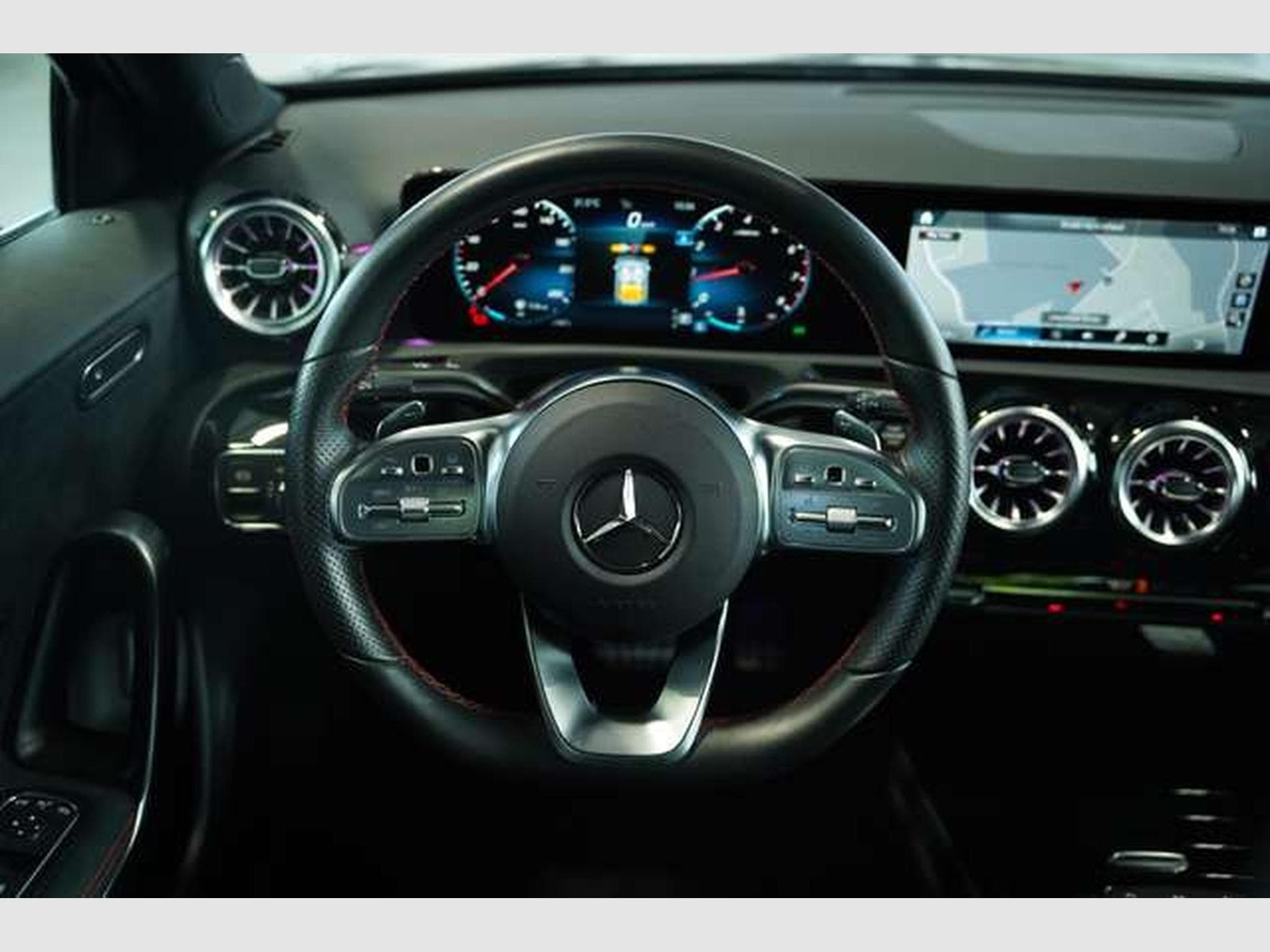 Mercedes A 200 Limousine AMG Line *2.H *19 *Night*Kamera (2022) - Foto 47