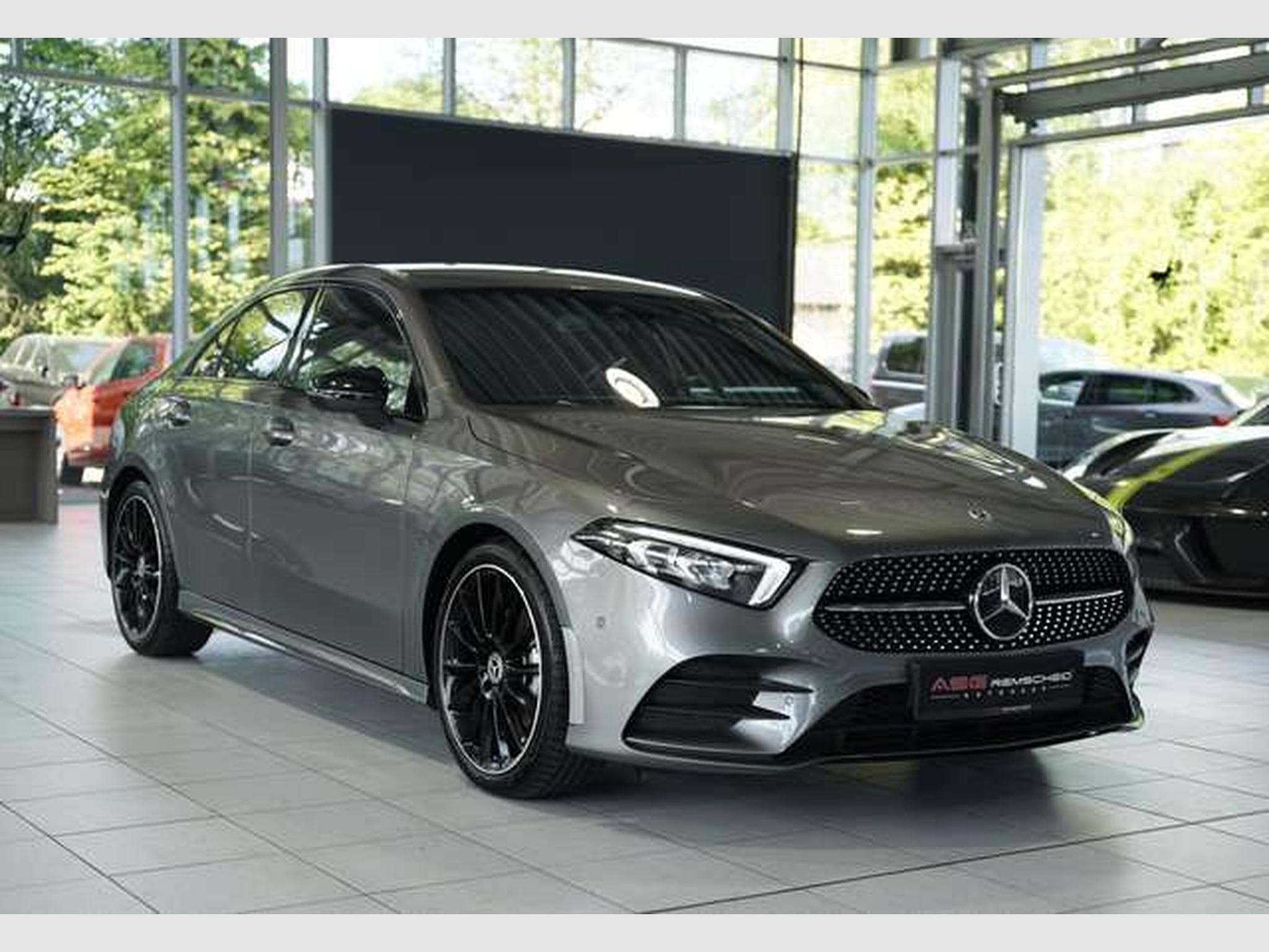 Mercedes A 200 Limousine AMG Line *2.H *19 *Night*Kamera (2022) - Foto 6