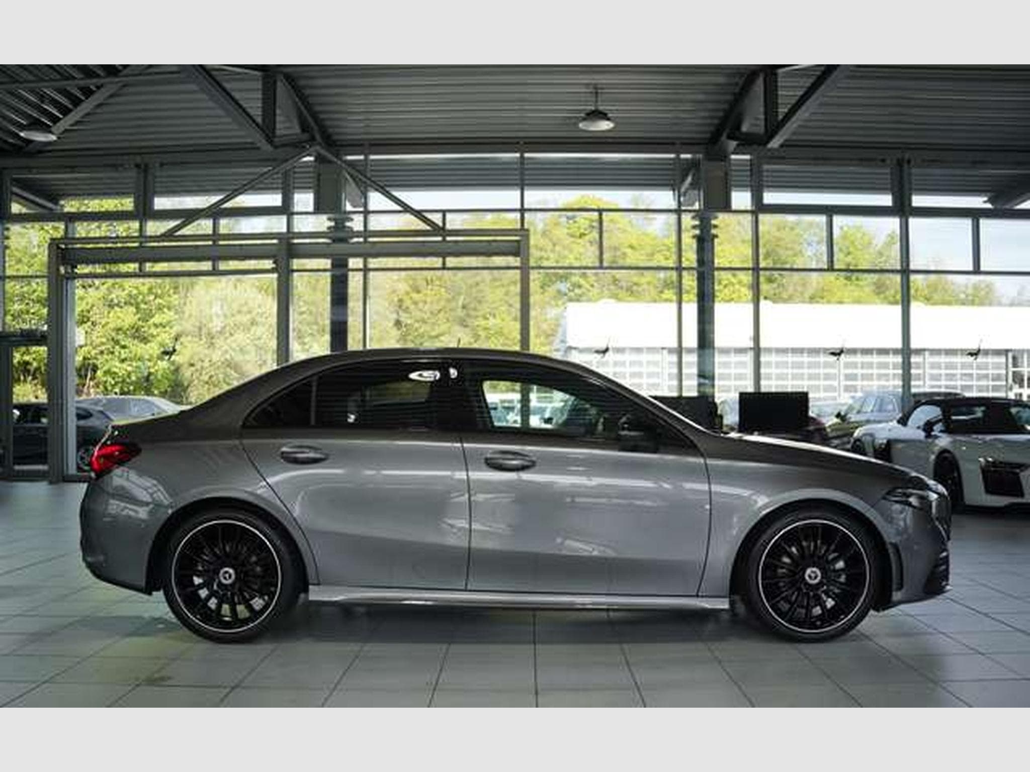Mercedes A 200 Limousine AMG Line *2.H *19 *Night*Kamera (2022) - Foto 7