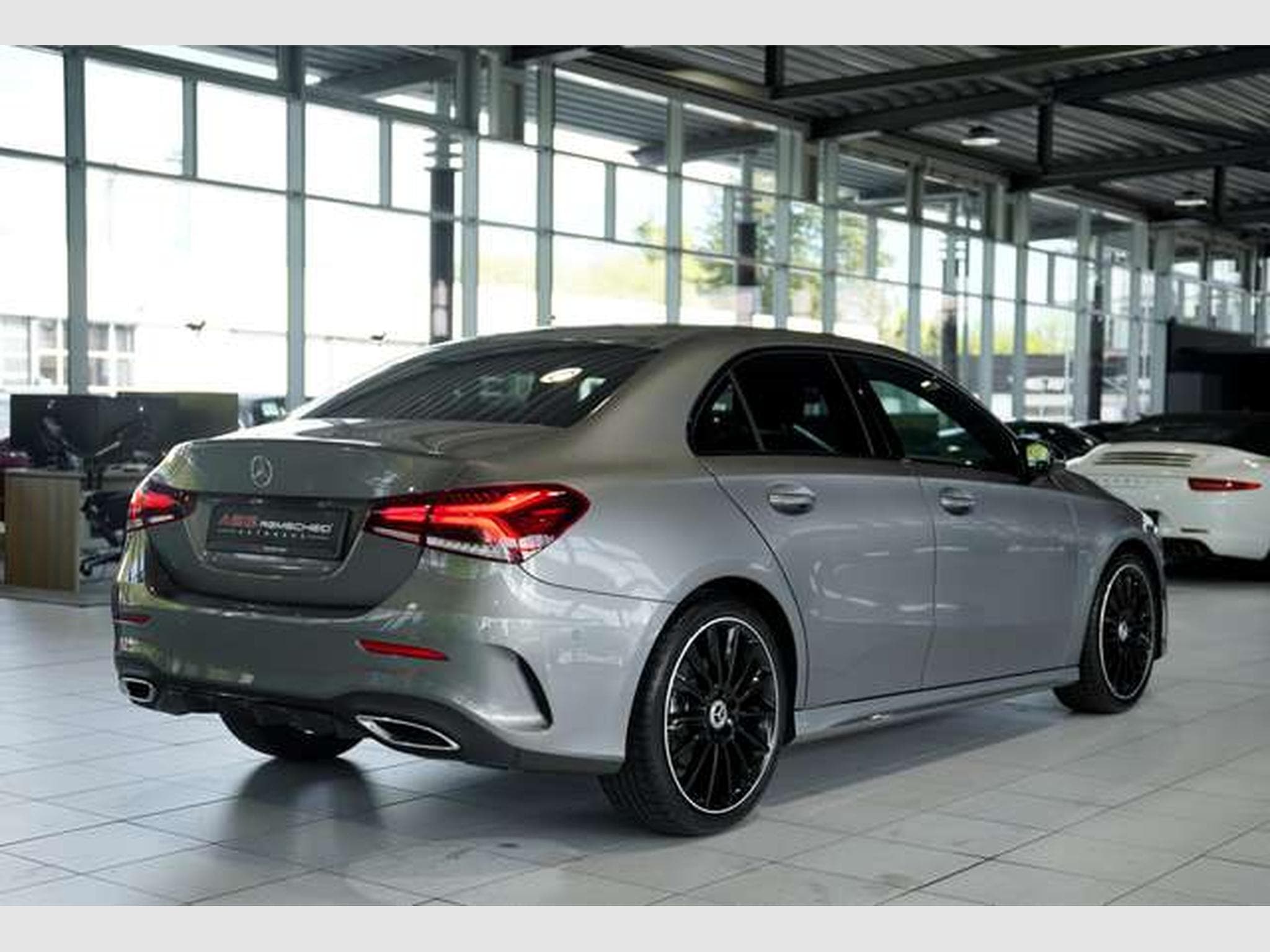Mercedes A 200 Limousine AMG Line *2.H *19 *Night*Kamera (2022) - Foto 9