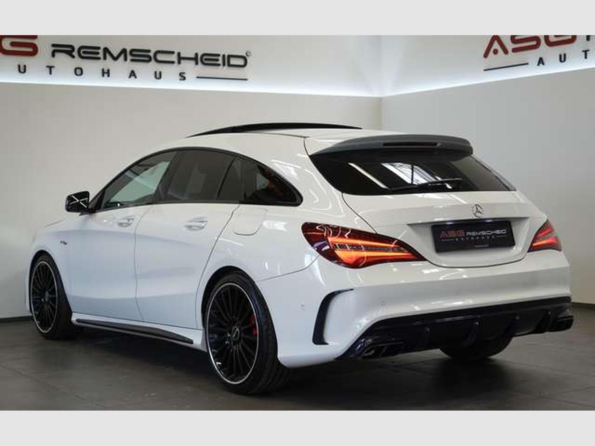 Mercedes CLA 45 AMG Schale *Pano S-Abgas * (2016) - Foto 36