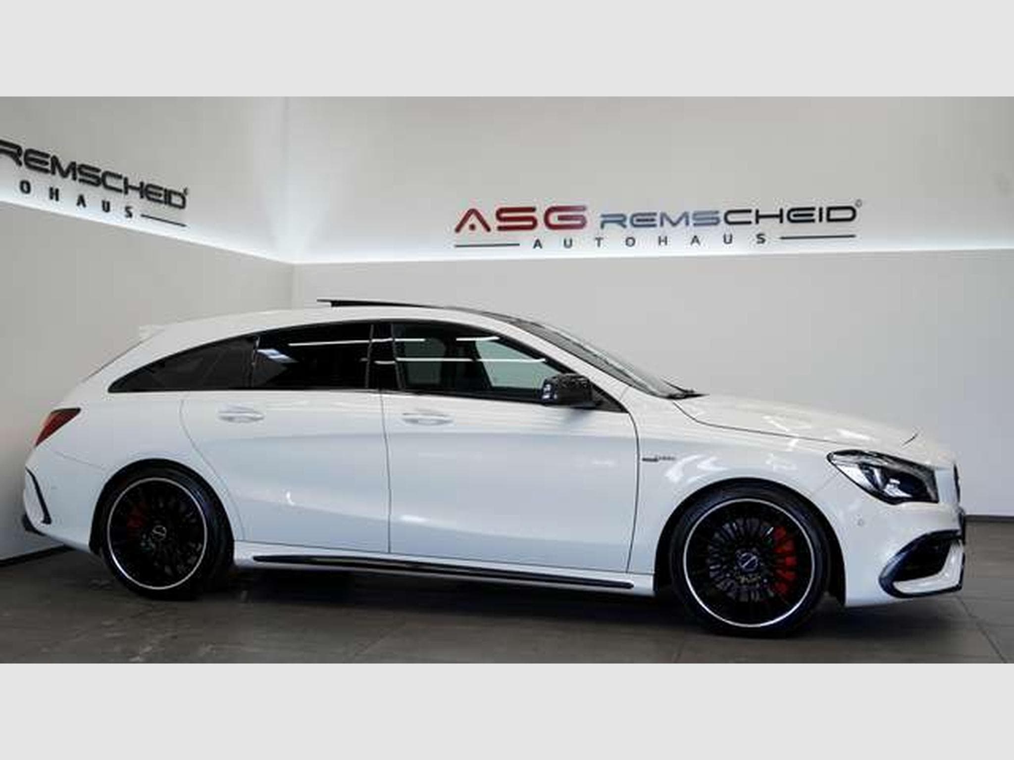 Mercedes CLA 45 AMG Schale *Pano S-Abgas * (2016) - Foto 6