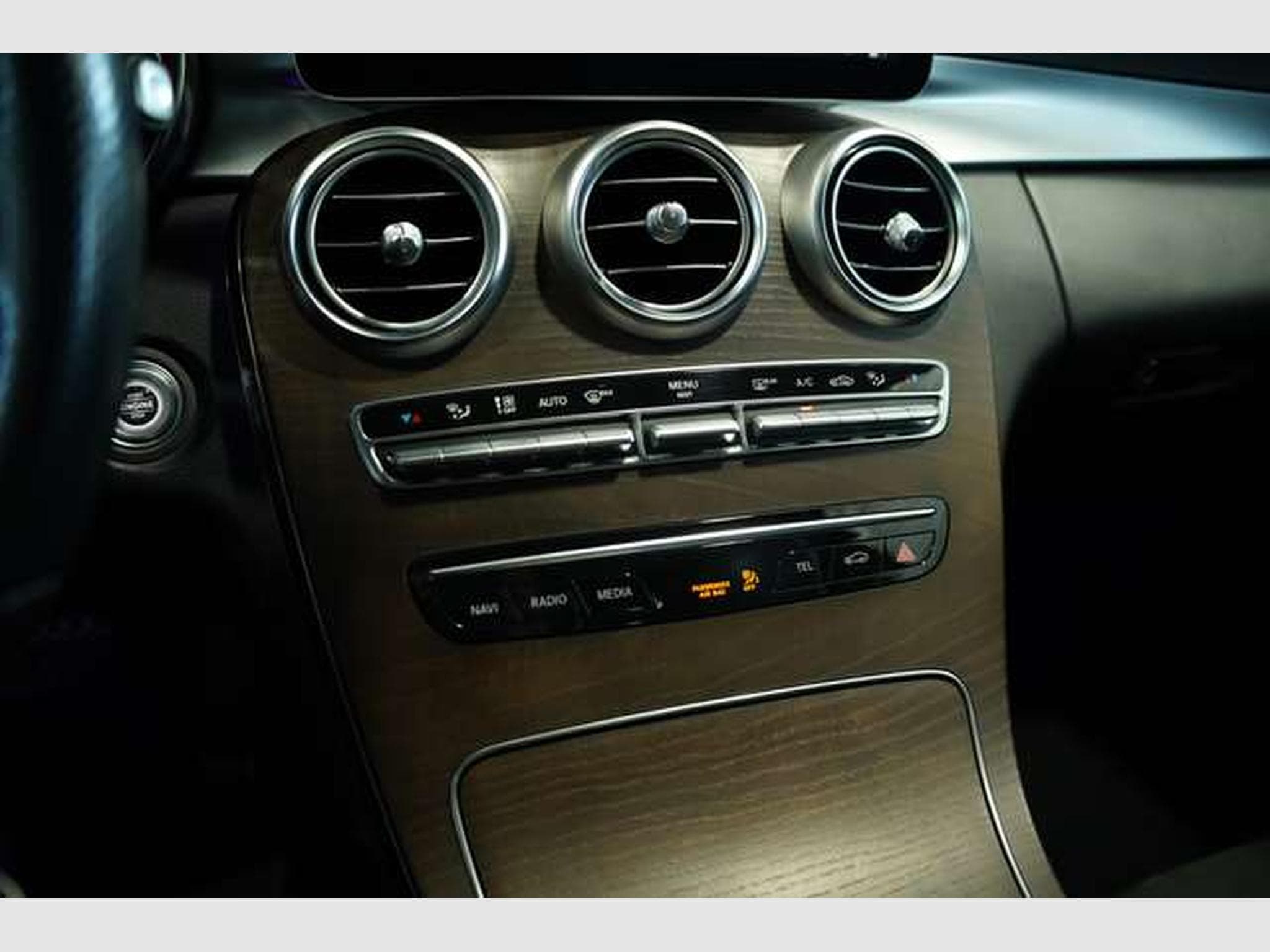 Mercedes C 300 Limousine AMG Line *2.H *19 *Pano *MB100 (2019) - Foto 30