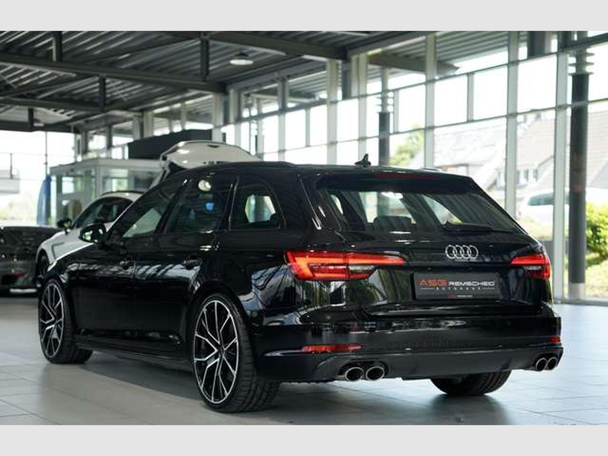 Audi S4 Avant 3.0 TFSI q. 2.H *B&O *MATRIX *S-Sitze (2017) - Photo 10