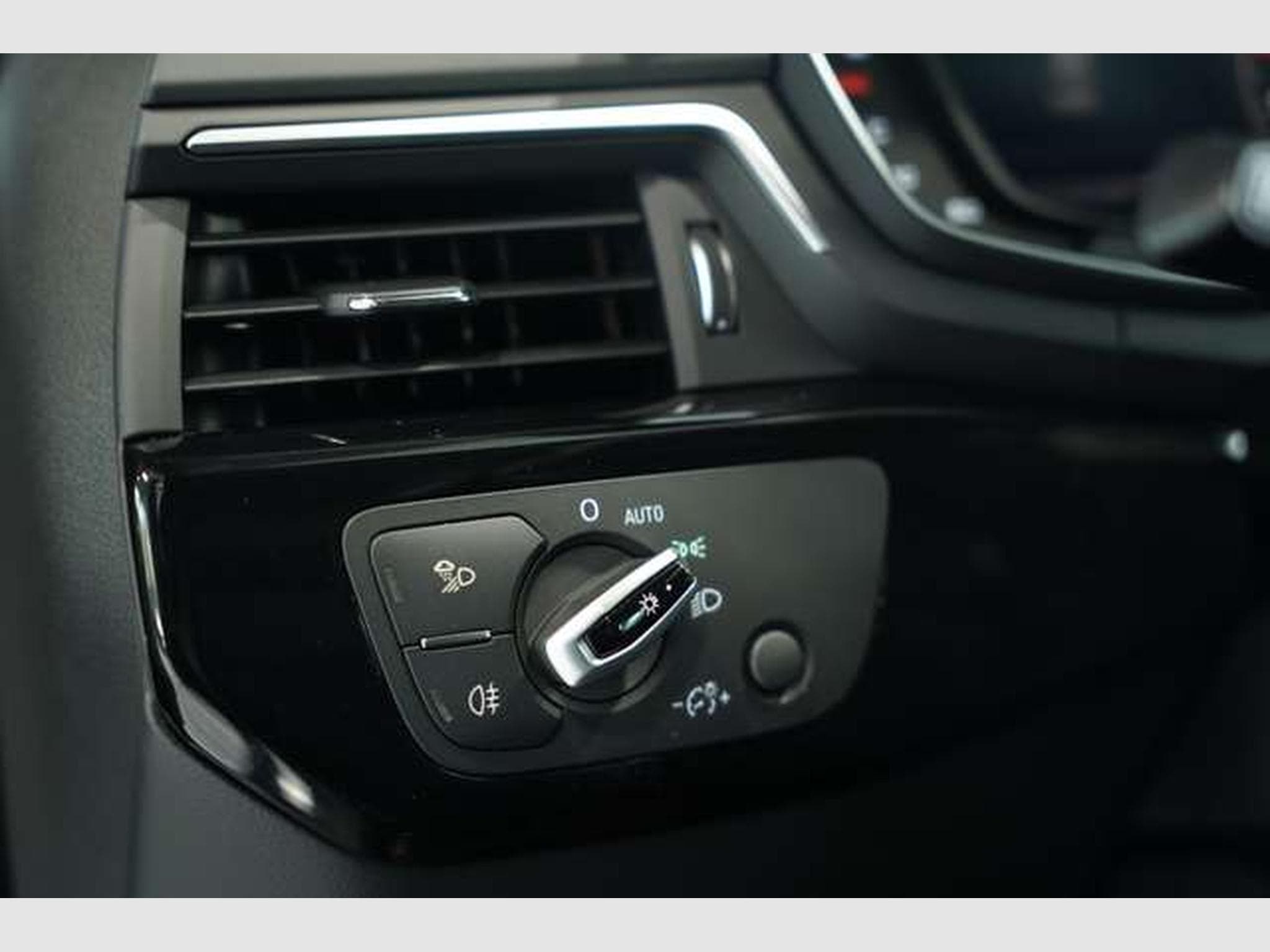 Audi S4 Avant 3.0 TFSI q. 2.H *B&O *MATRIX *S-Sitze (2017) - Photo 28