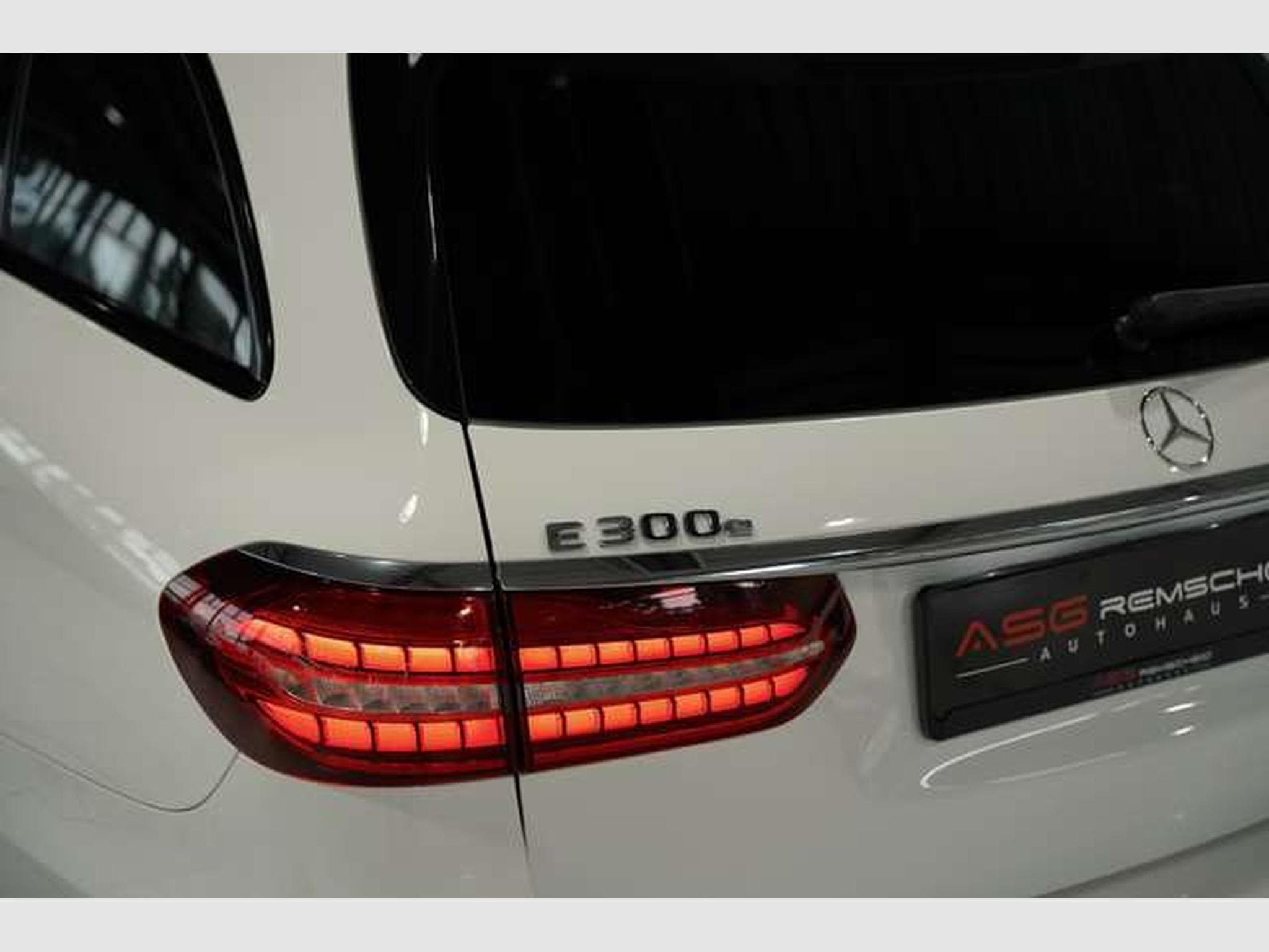 Mercedes E 300 e T AMG Line *Pano *BURM *Night (2021) - Foto 14