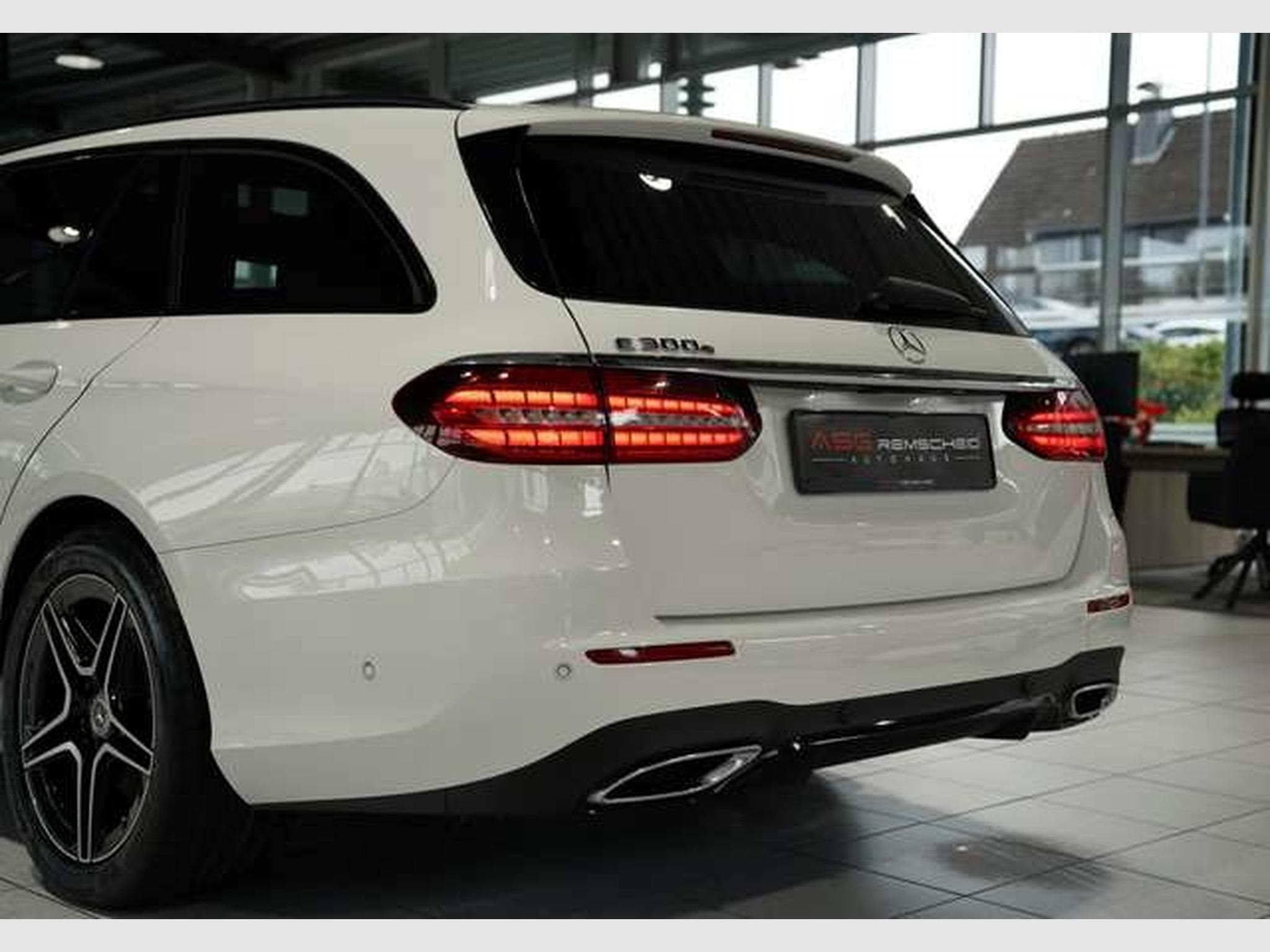 Mercedes E 300 e T AMG Line *Pano *BURM *Night (2021) - Foto 15