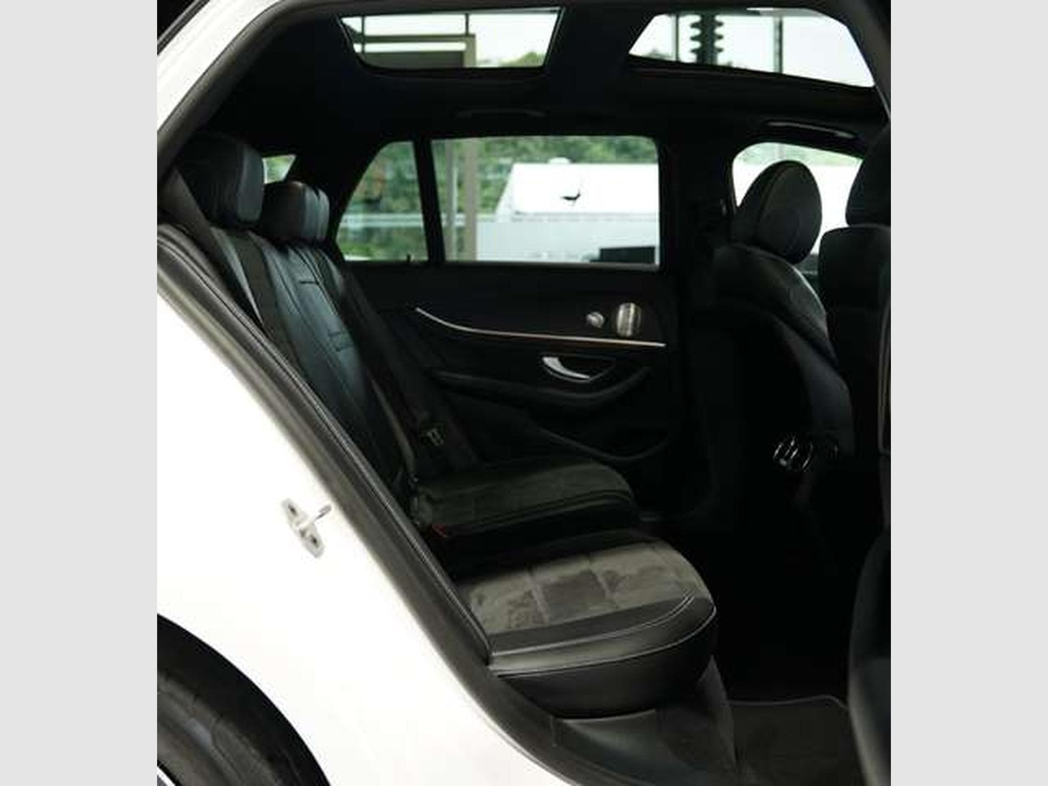 Mercedes E 300 e T AMG Line *Pano *BURM *Night (2021) - Foto 22