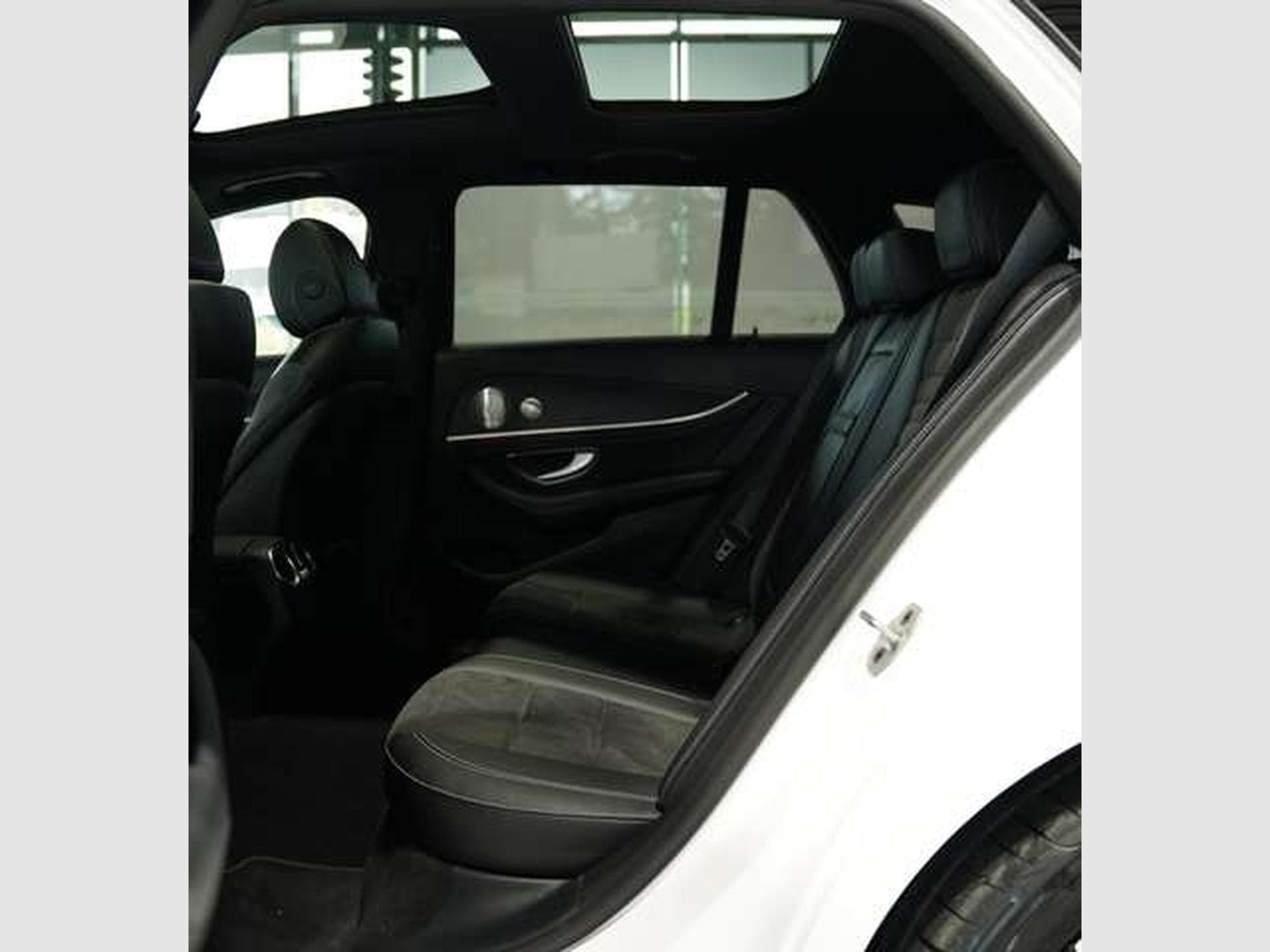 Mercedes E 300 e T AMG Line *Pano *BURM *Night (2021) - Foto 23