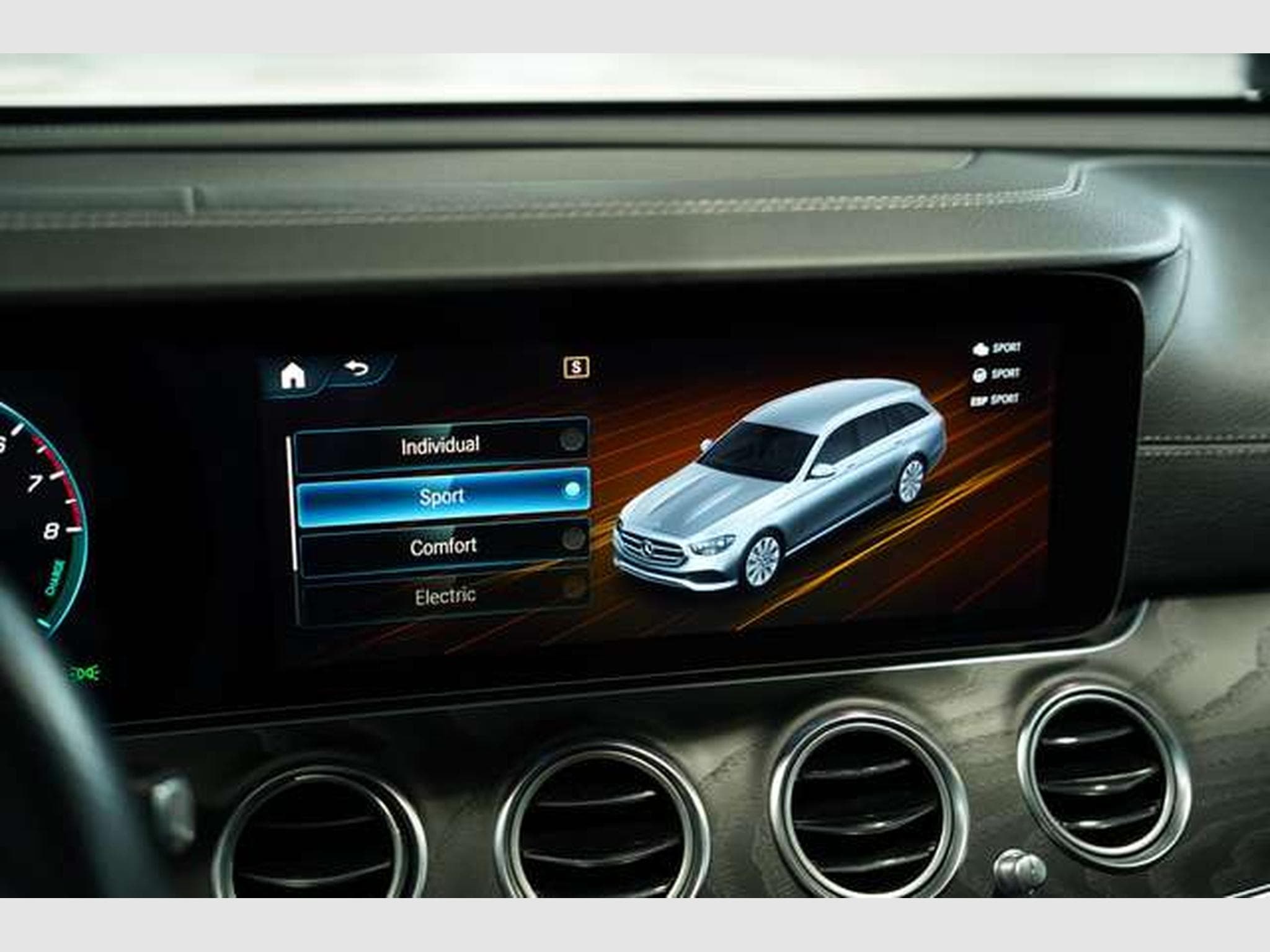 Mercedes E 300 e T AMG Line *Pano *BURM *Night (2021) - Foto 36
