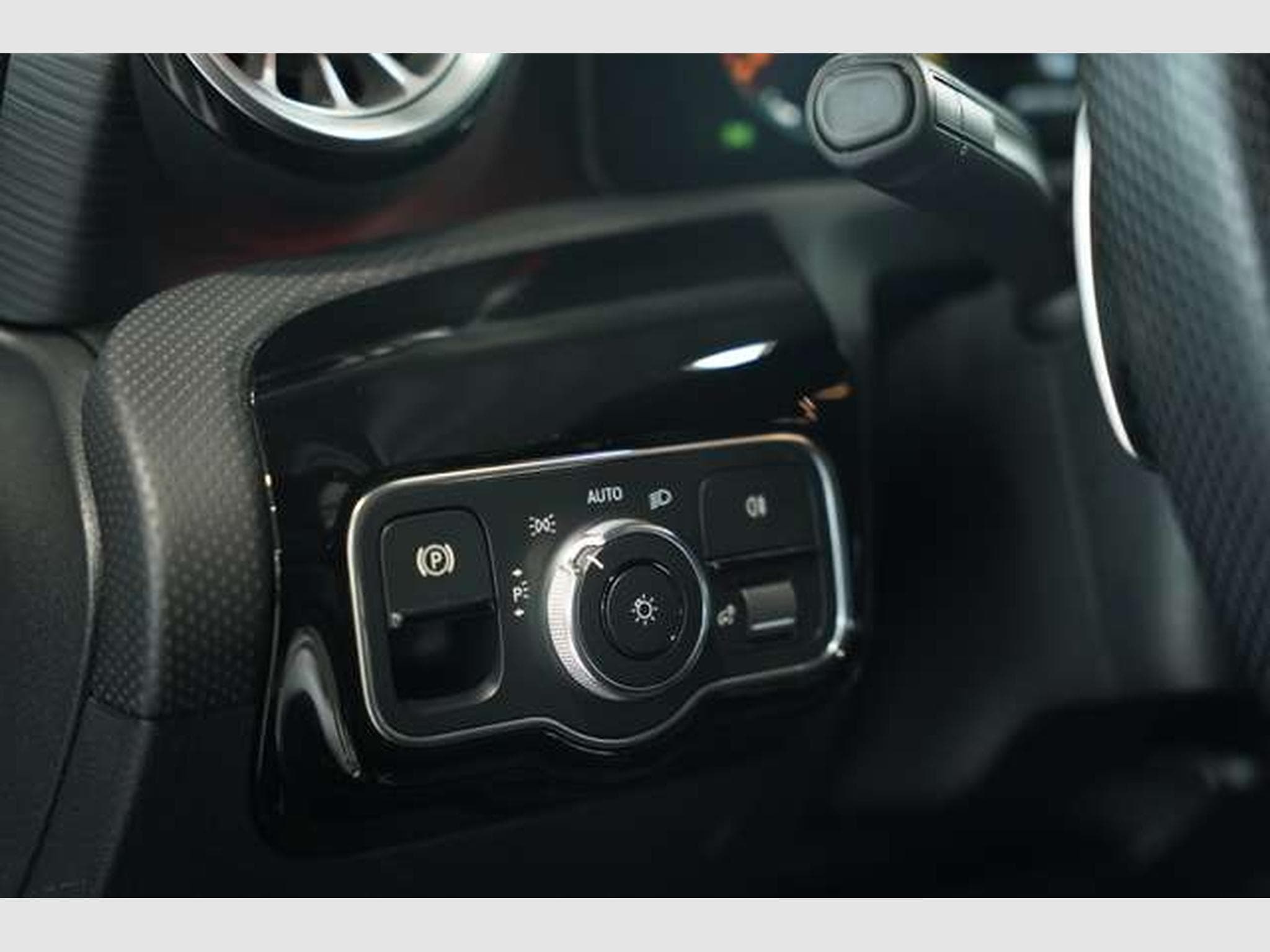Mercedes A 35 AMG 4M Limousine *1.H *Aerody *Pano *Night (2021) - Foto 33
