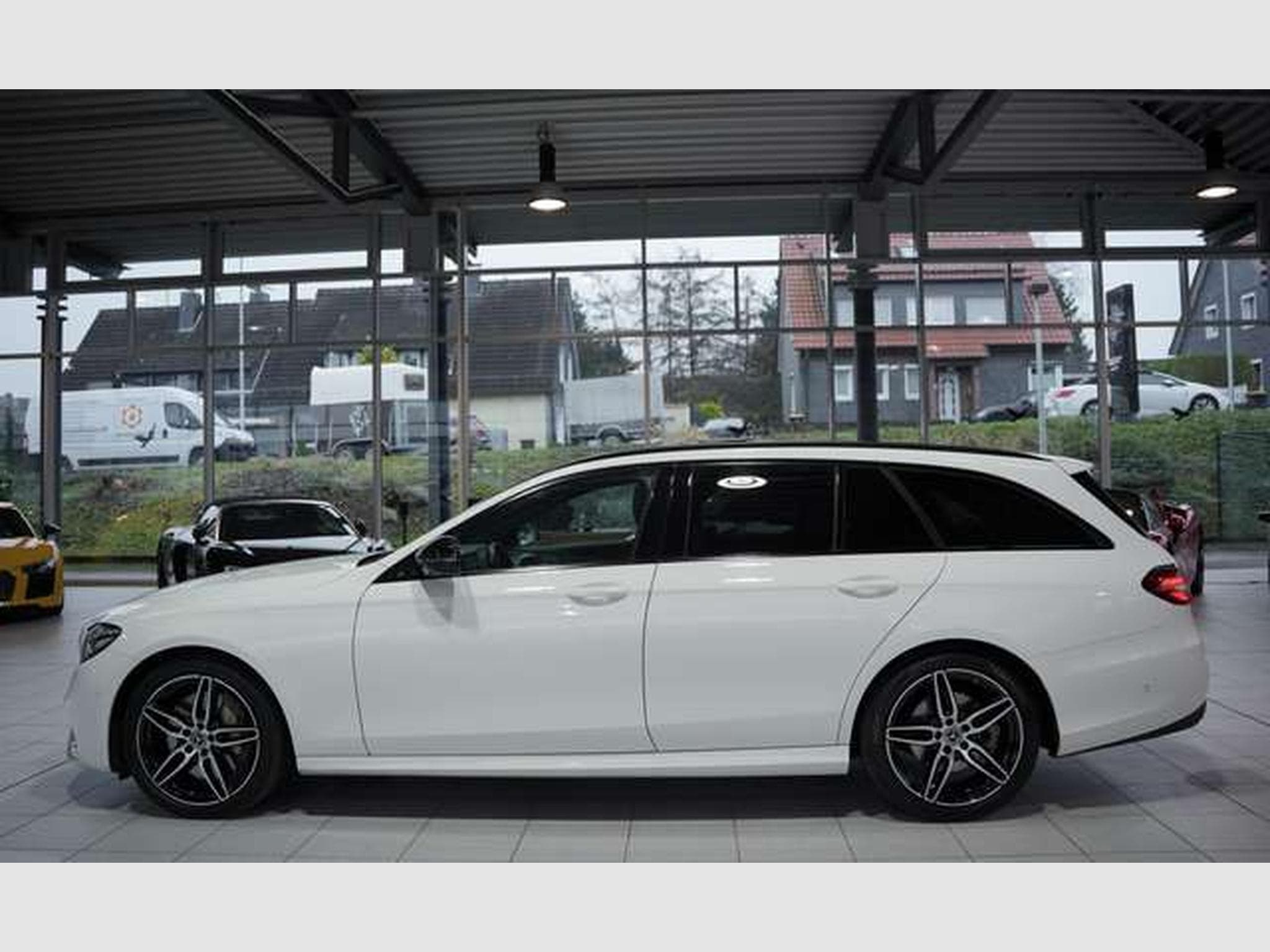 Mercedes E 400 d T 4M AMG Line *2.H *Distr. *LUFT *Pano (2020) - Photo 12