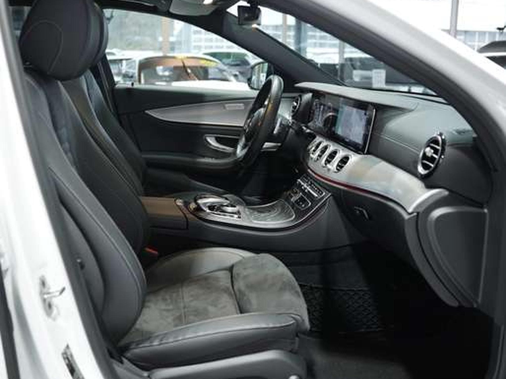 Mercedes E 400 d T 4M AMG Line *2.H *Distr. *LUFT *Pano (2020) - Photo 16