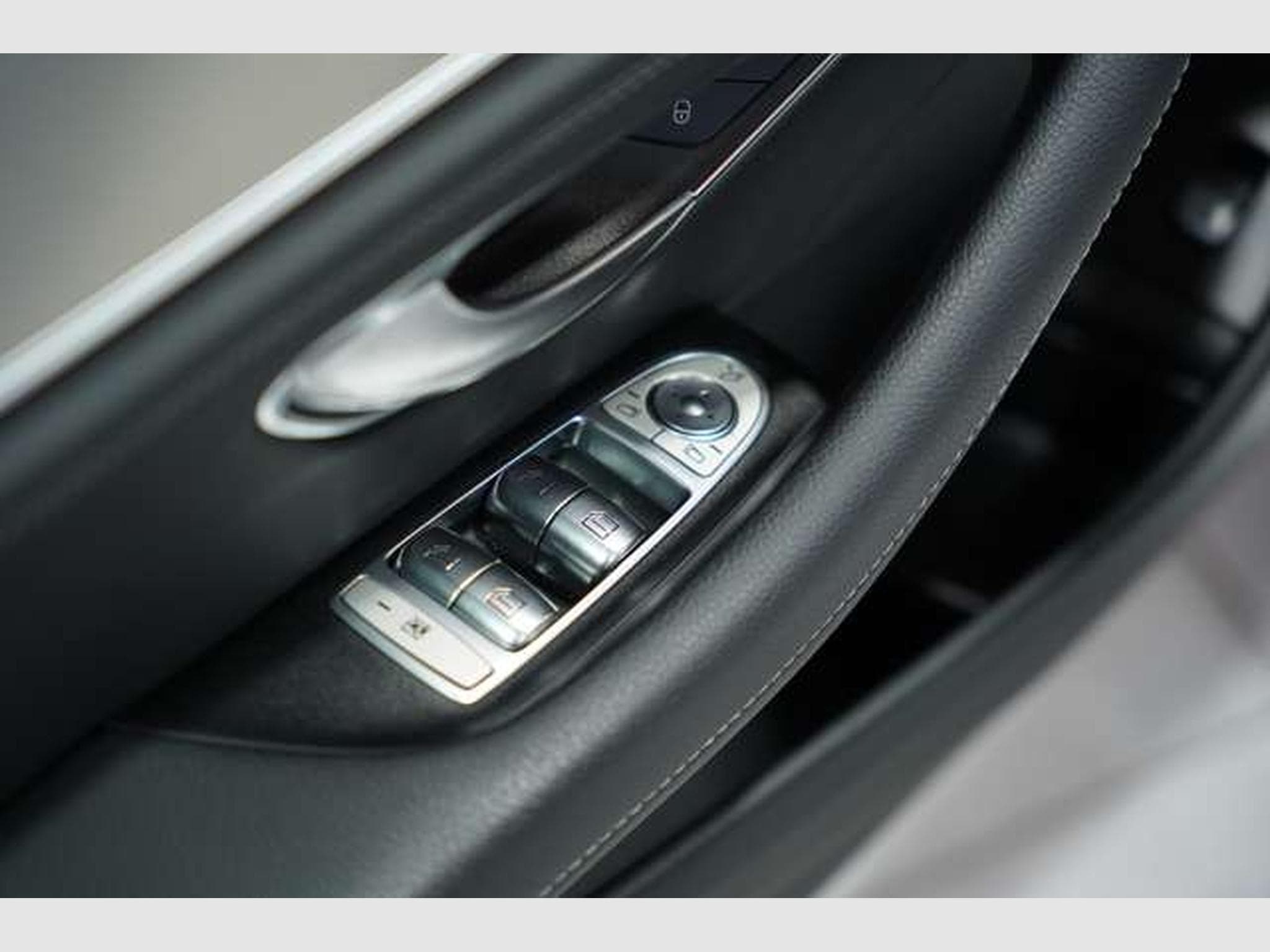 Mercedes E 400 d T 4M AMG Line *2.H *Distr. *LUFT *Pano (2020) - Photo 27