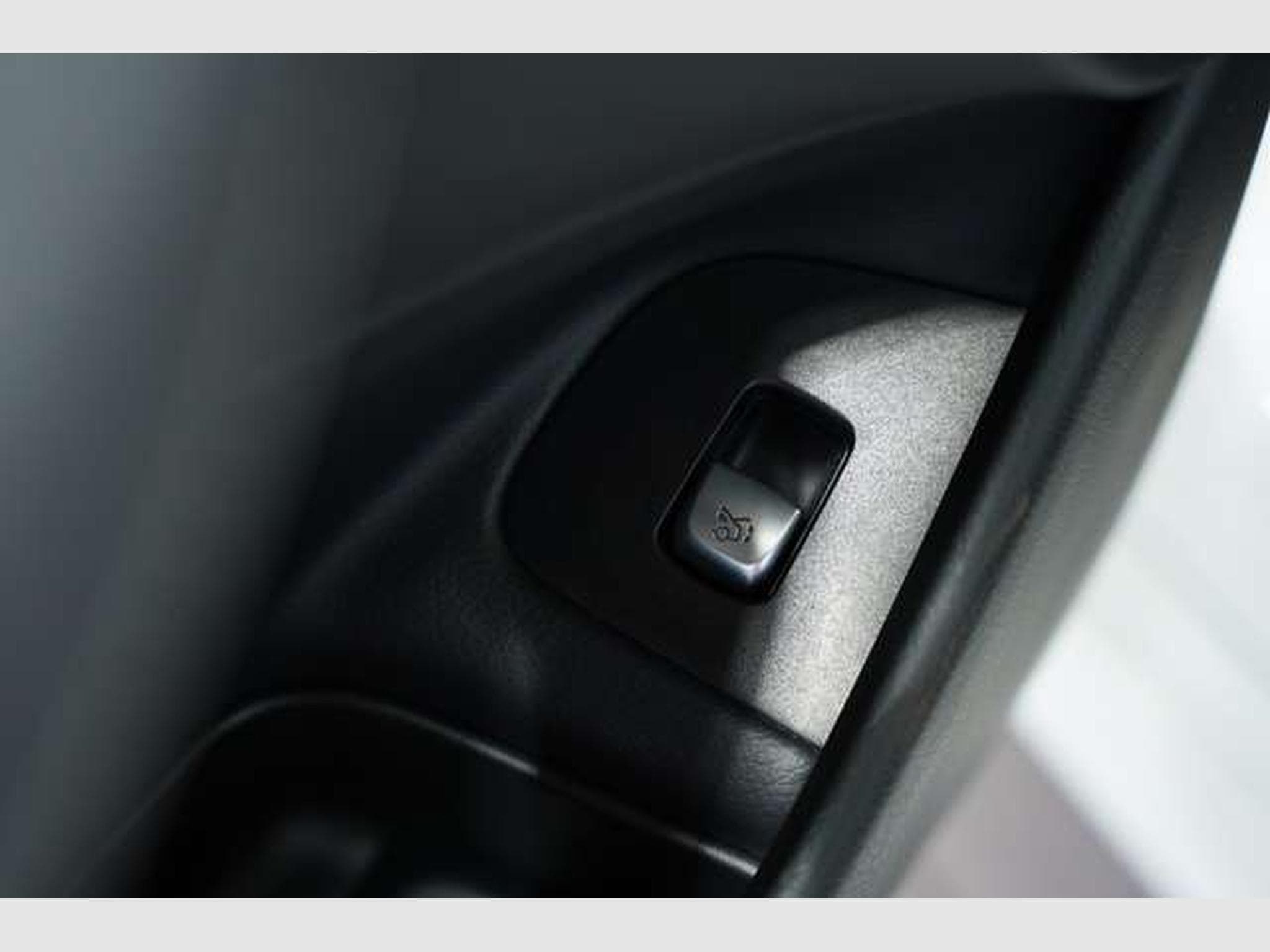 Mercedes E 400 d T 4M AMG Line *2.H *Distr. *LUFT *Pano (2020) - Photo 28