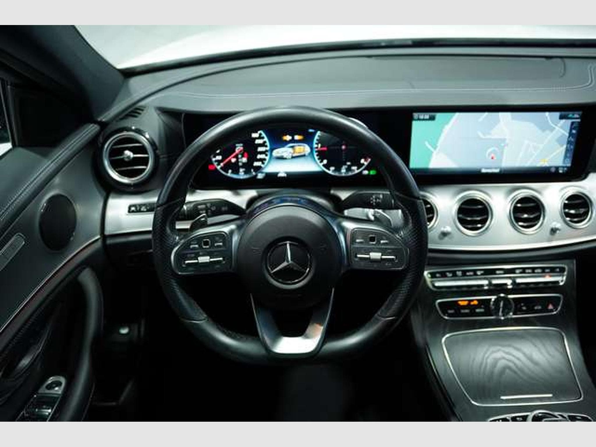 Mercedes E 400 d T 4M AMG Line *2.H *Distr. *LUFT *Pano (2020) - Photo 47