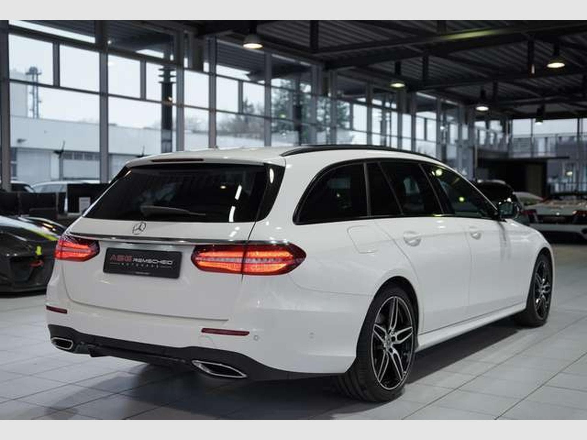 Mercedes E 400 d T 4M AMG Line *2.H *Distr. *LUFT *Pano (2020) - Photo 9