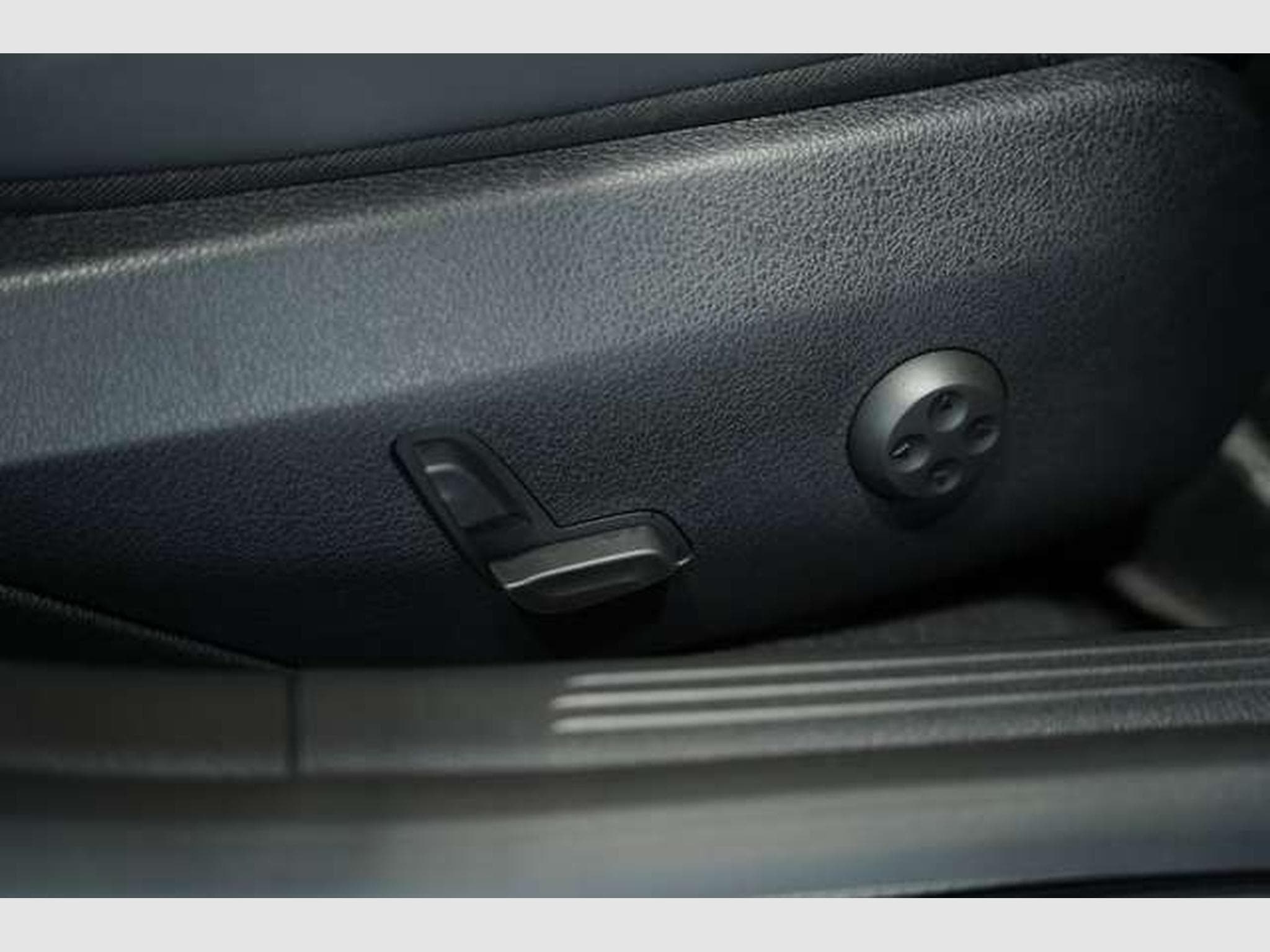 Mercedes C 200 Limousine AMG Line *1.HD *Pano *Night *ACC (2022) - Photo 18