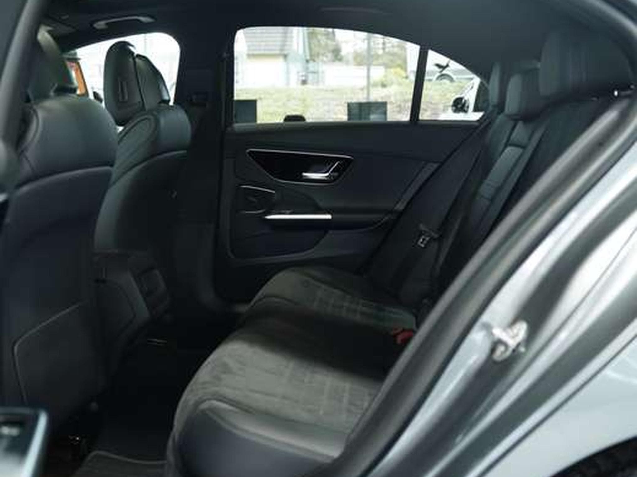 Mercedes C 200 Limousine AMG Line *1.HD *Pano *Night *ACC (2022) - Photo 24