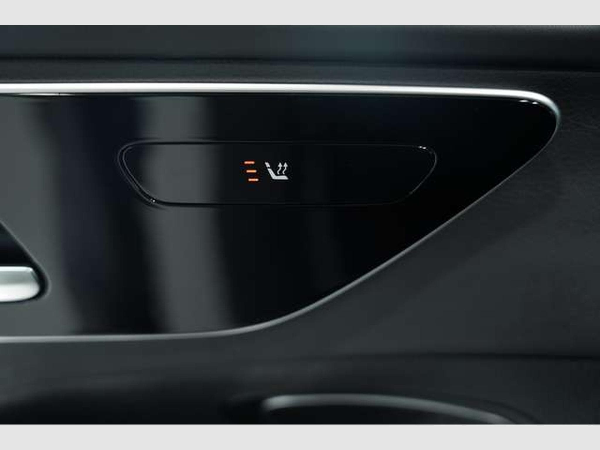 Mercedes C 200 Limousine AMG Line *1.HD *Pano *Night *ACC (2022) - Photo 27