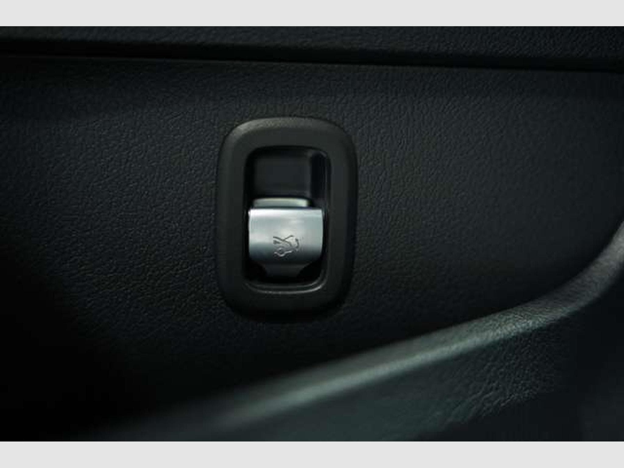 Mercedes C 200 Limousine AMG Line *1.HD *Pano *Night *ACC (2022) - Photo 29