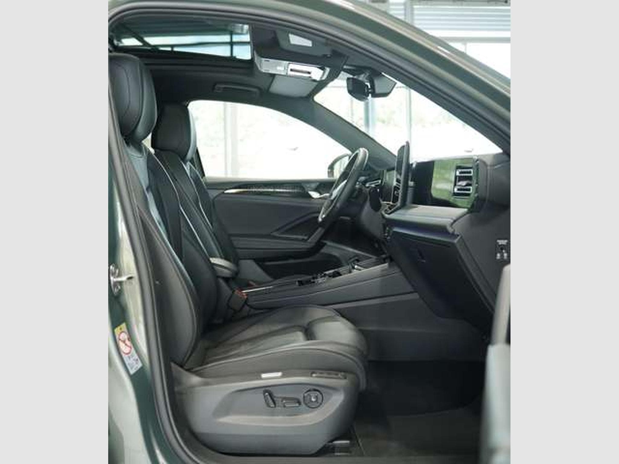 VW Tiguan 2.0 TDI R Line *2.H *20 *Pano *Matrix (2024) - Photo 14